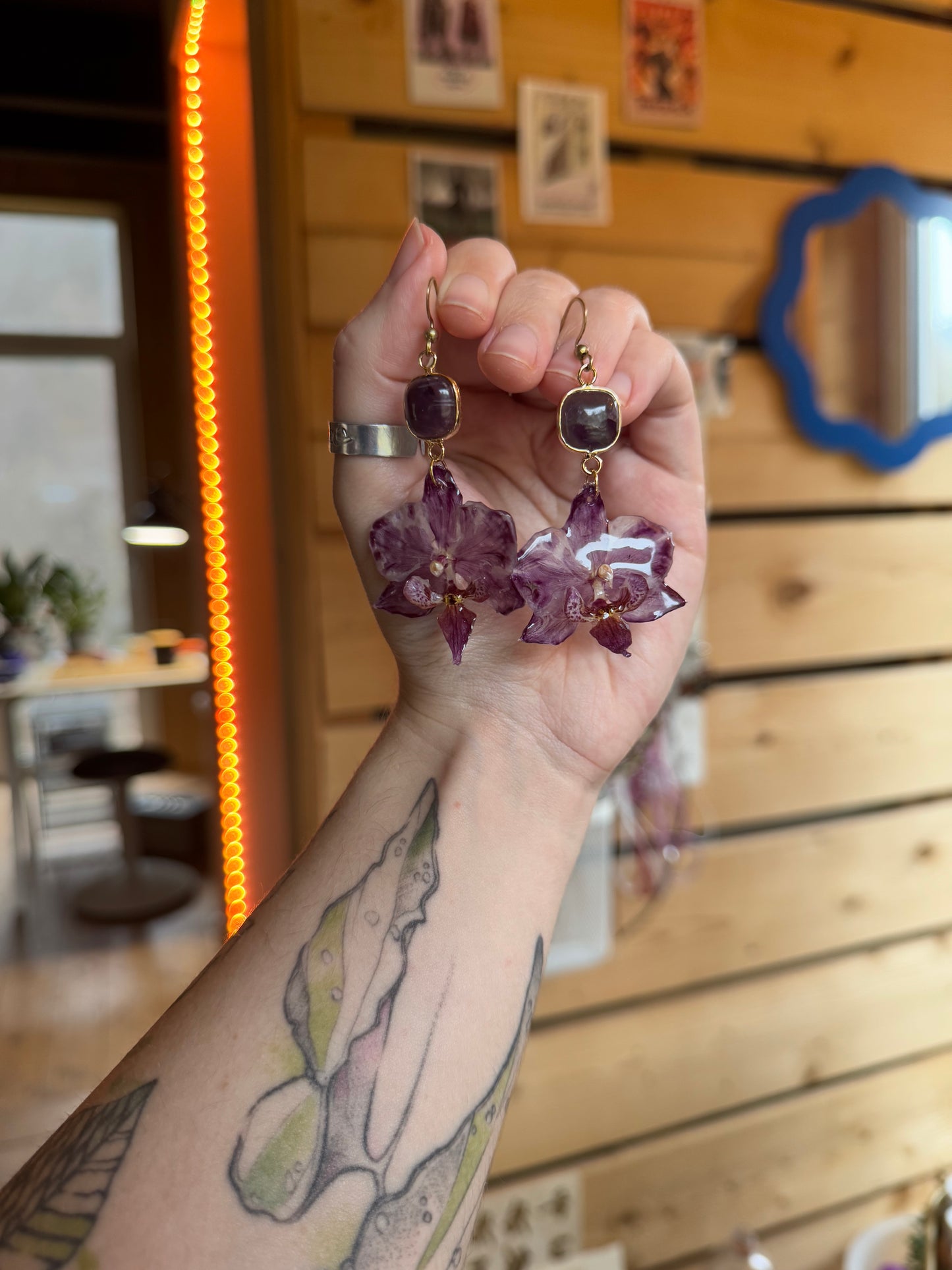 Orchid earrings with amethyst