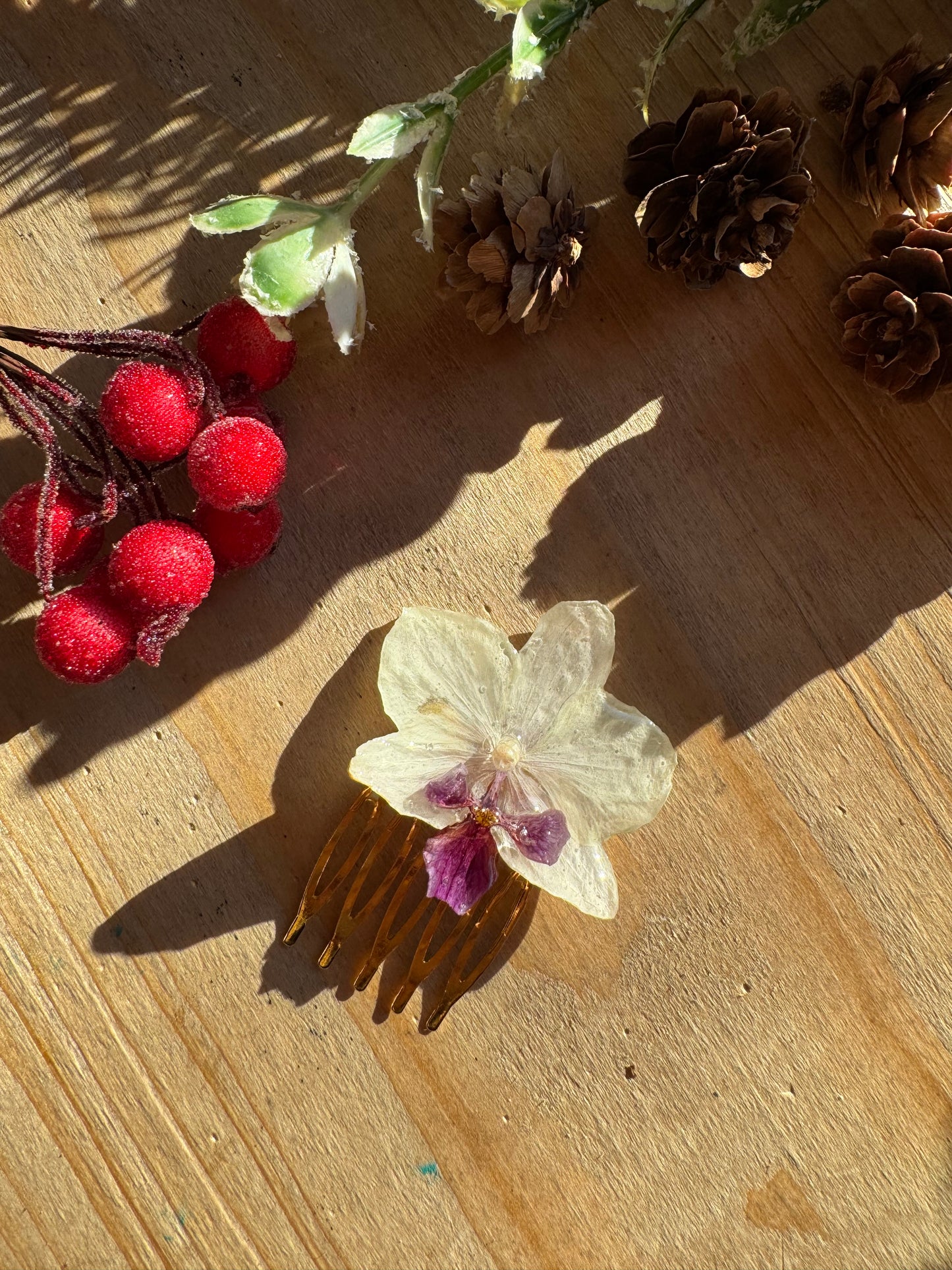 White orchid haircomb