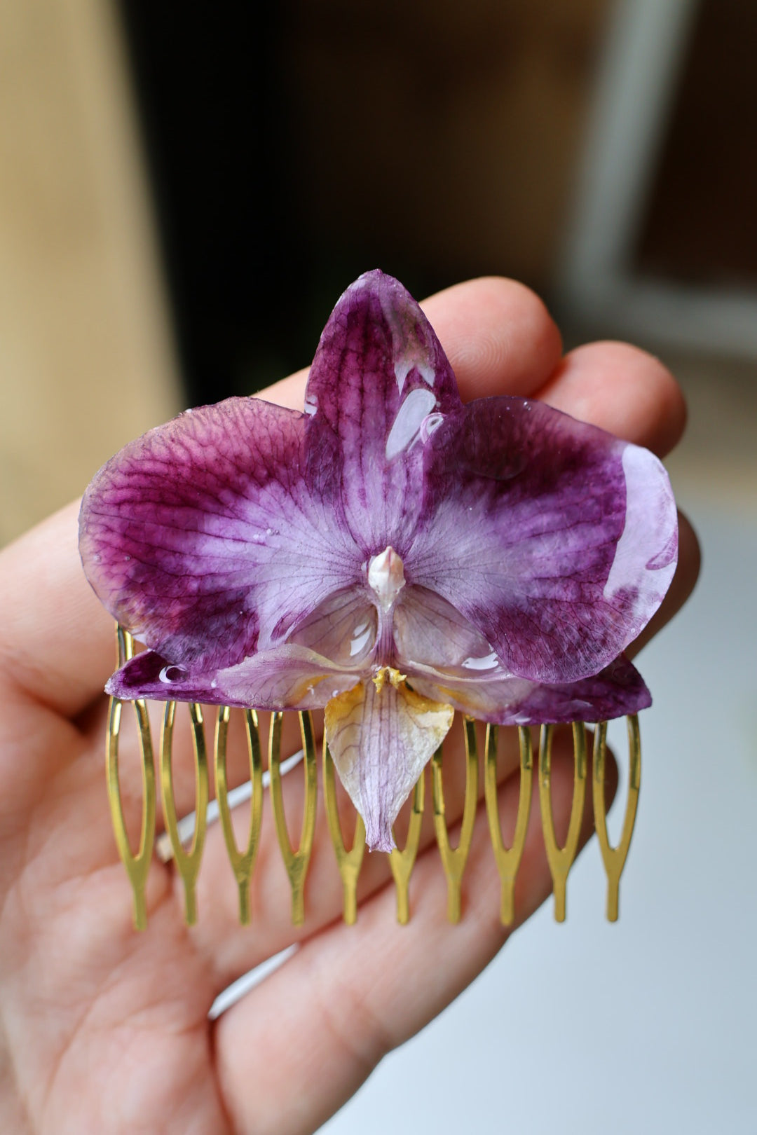Orchid haircomb