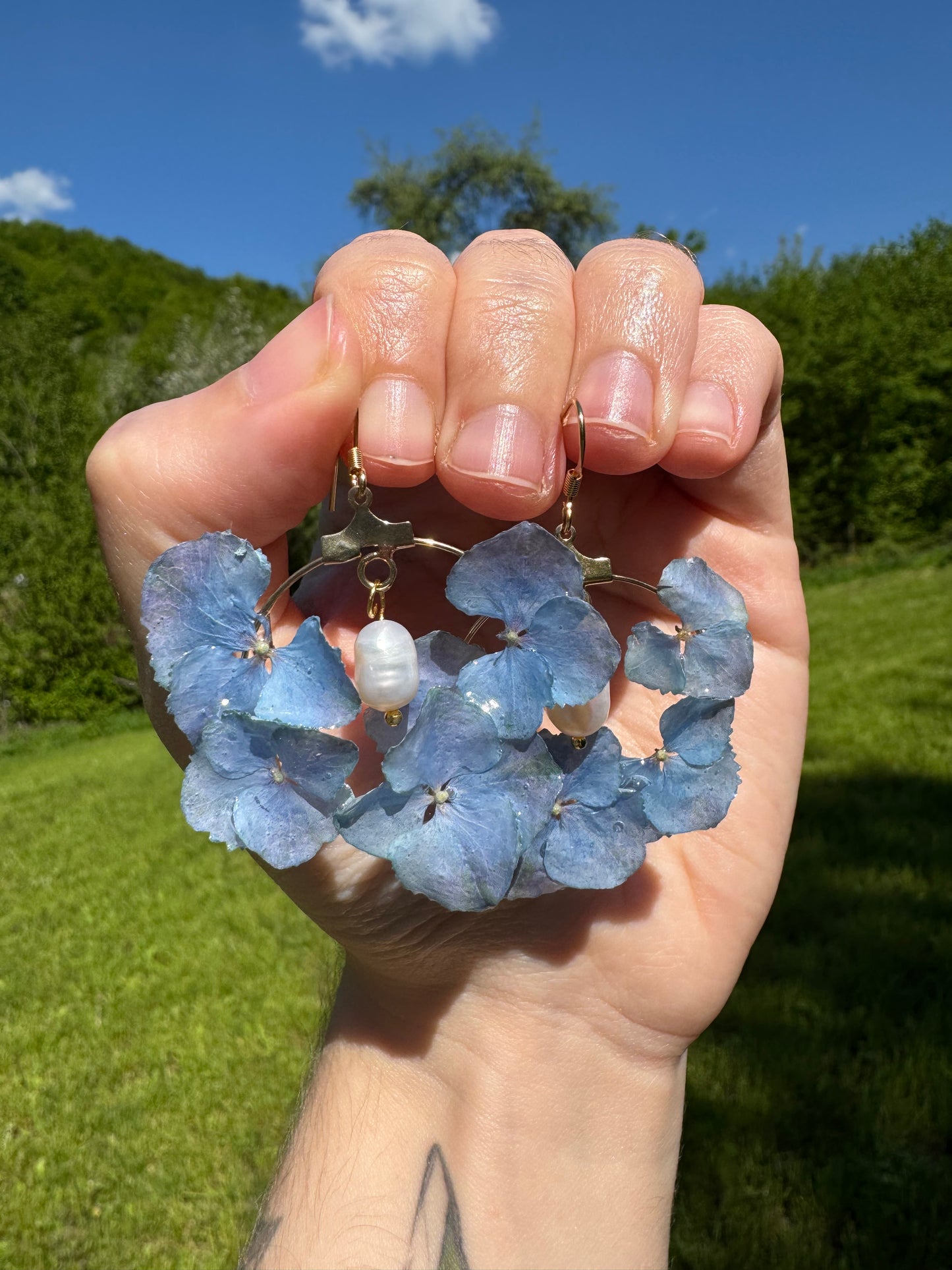 Blue hydrangeas hoops with pearl