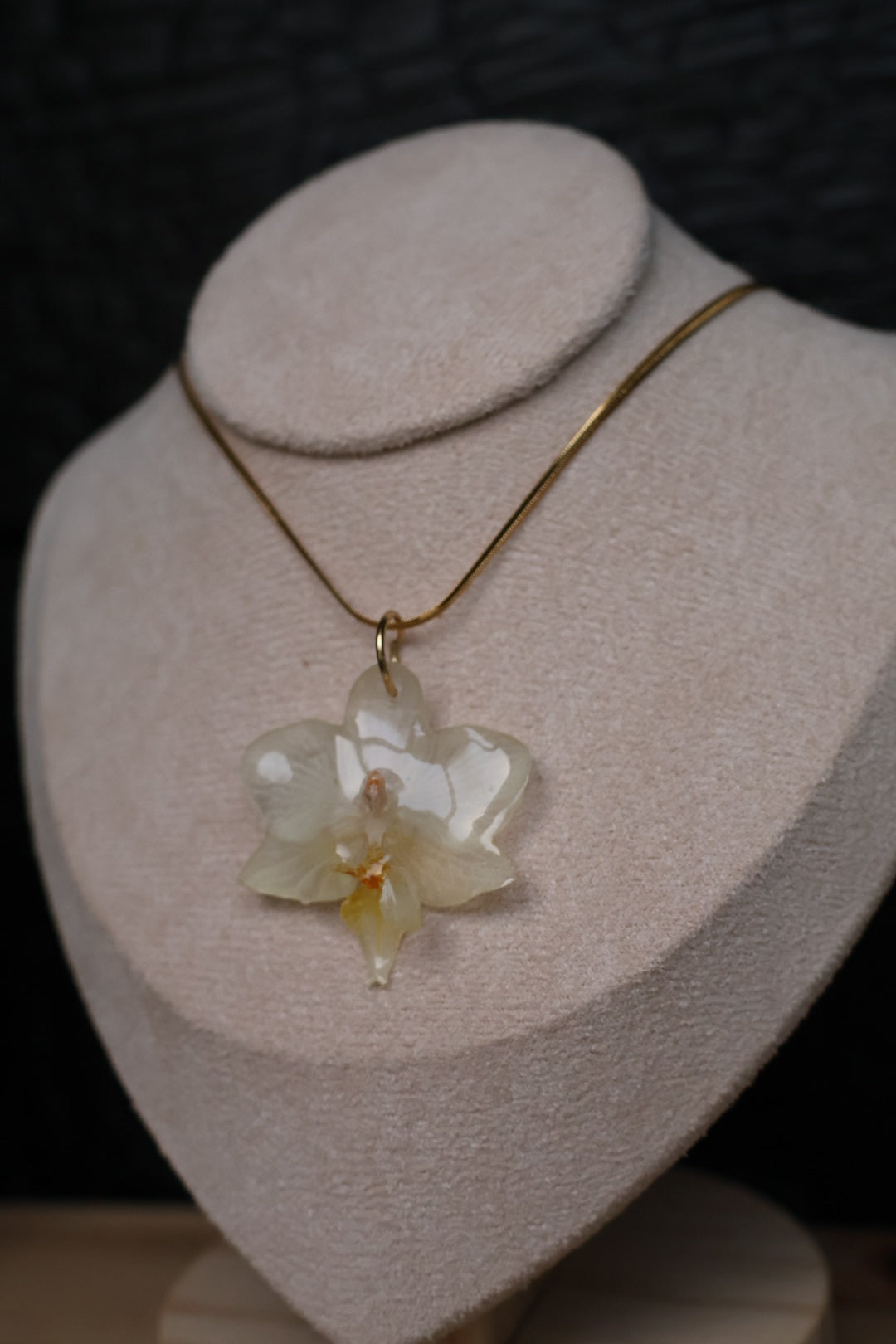 Mini white orchid necklace SYLLIA