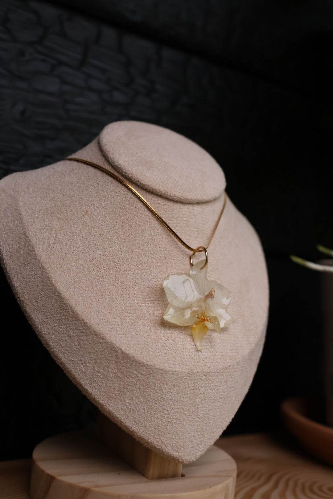 White Orchid Necklace • Real Flower Pendant • Handmade Botanical Jewelry • Nature Lover Gift • Minimalist Wedding Necklace • Orchid Jewelry