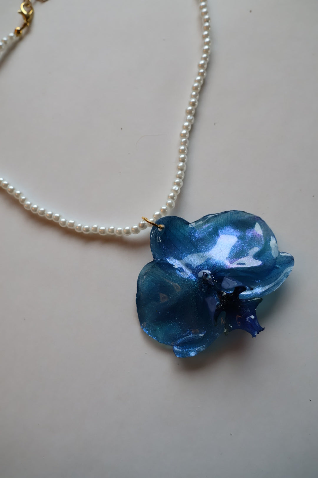Blue orchid pearl necklace SYLLIA