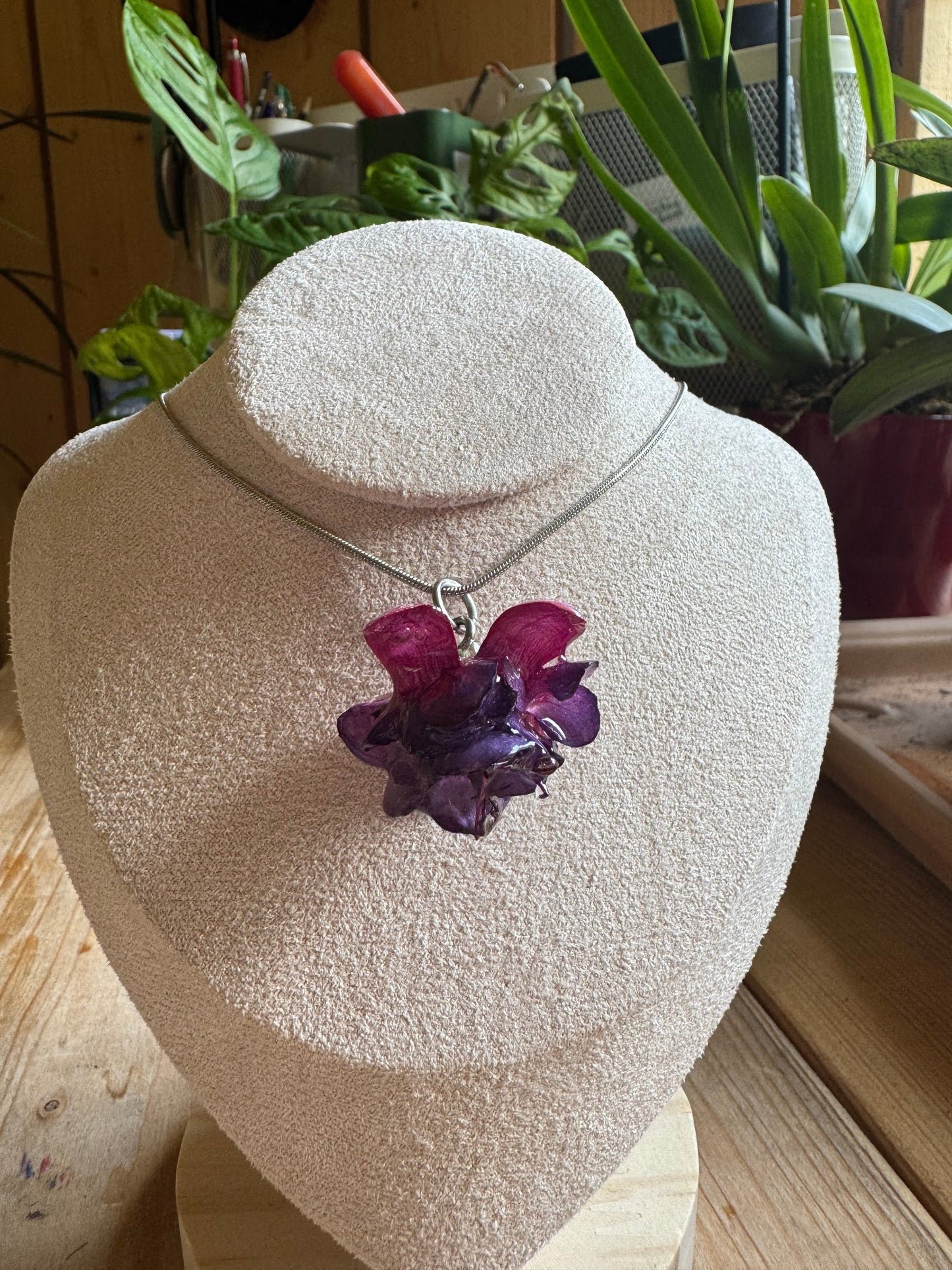 Fuchsia necklace SYLLIA