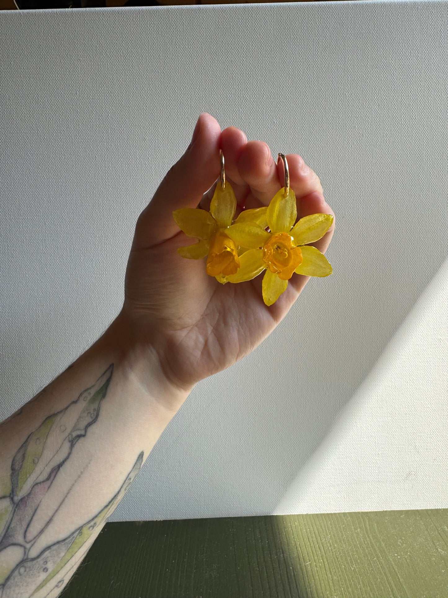 Simple daffodil hoops SYLLIA