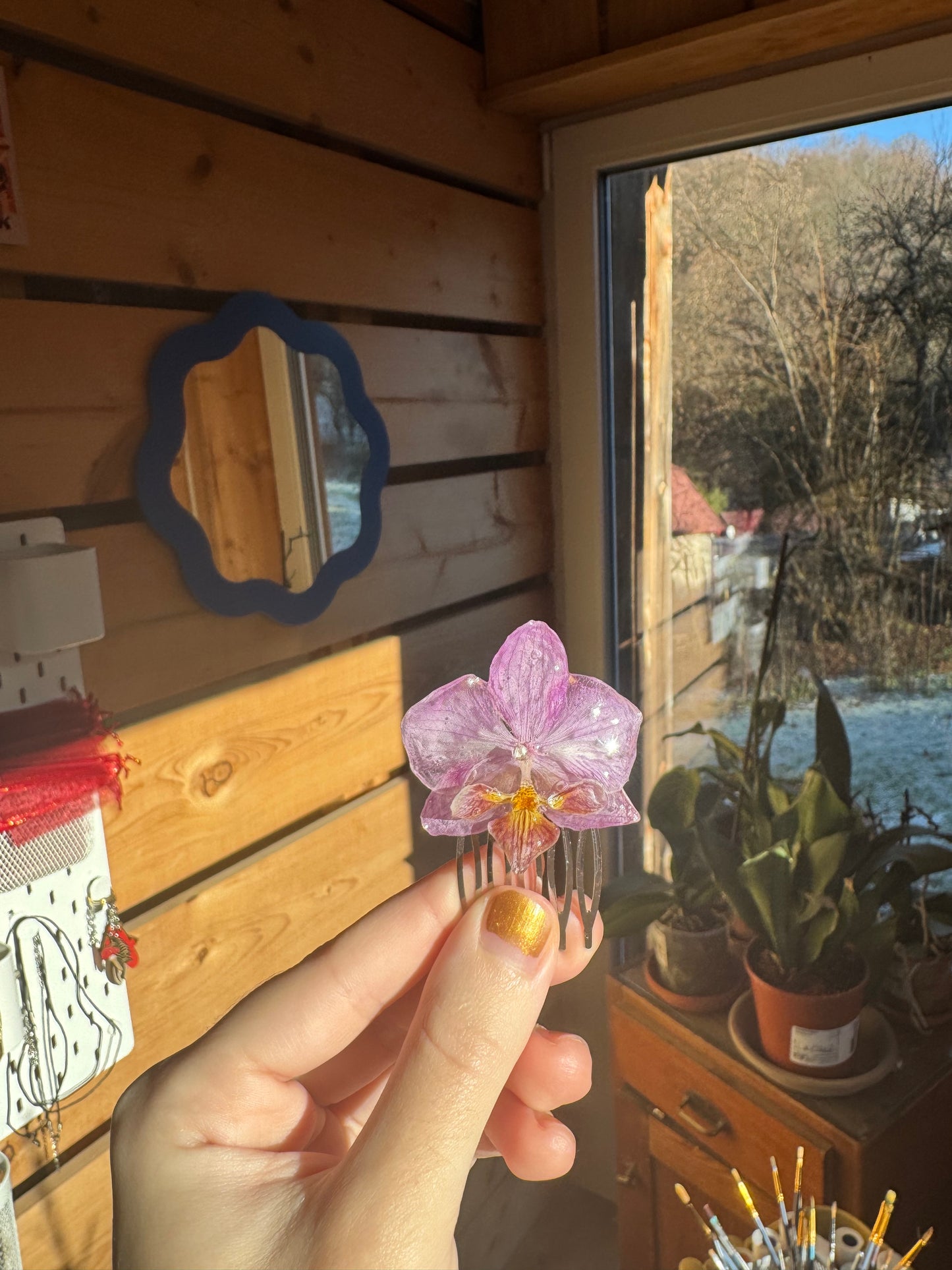 Vlásenka z pravé orchideje Konzervovaná květina v pryskyřici Ručně vyráběný vlasový doplněk Květinové dárky Příčesek na orchidej Botanický hřeben do vlasů