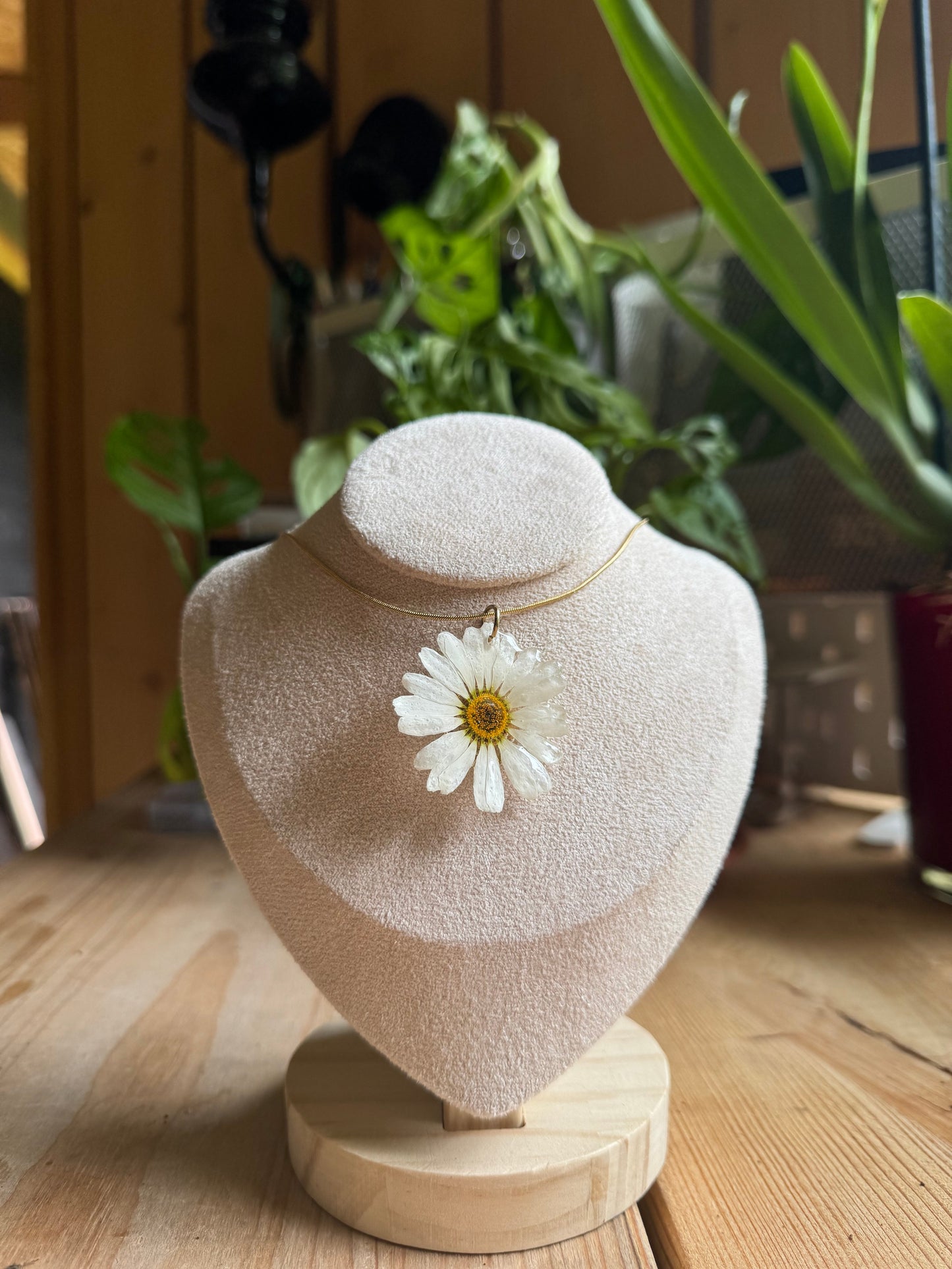 Real Daisy Flower Necklace – Real Floral Resin Jewelry Gift for Her SYLLIA
