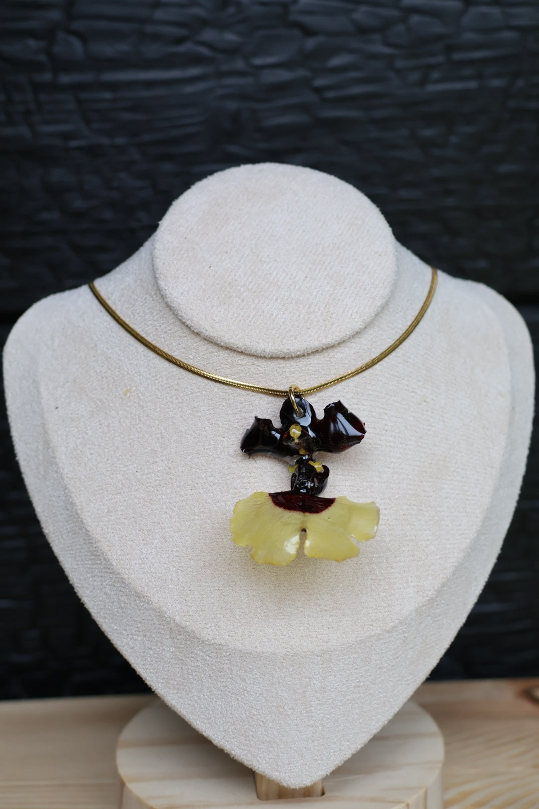 Jiaho queen necklace