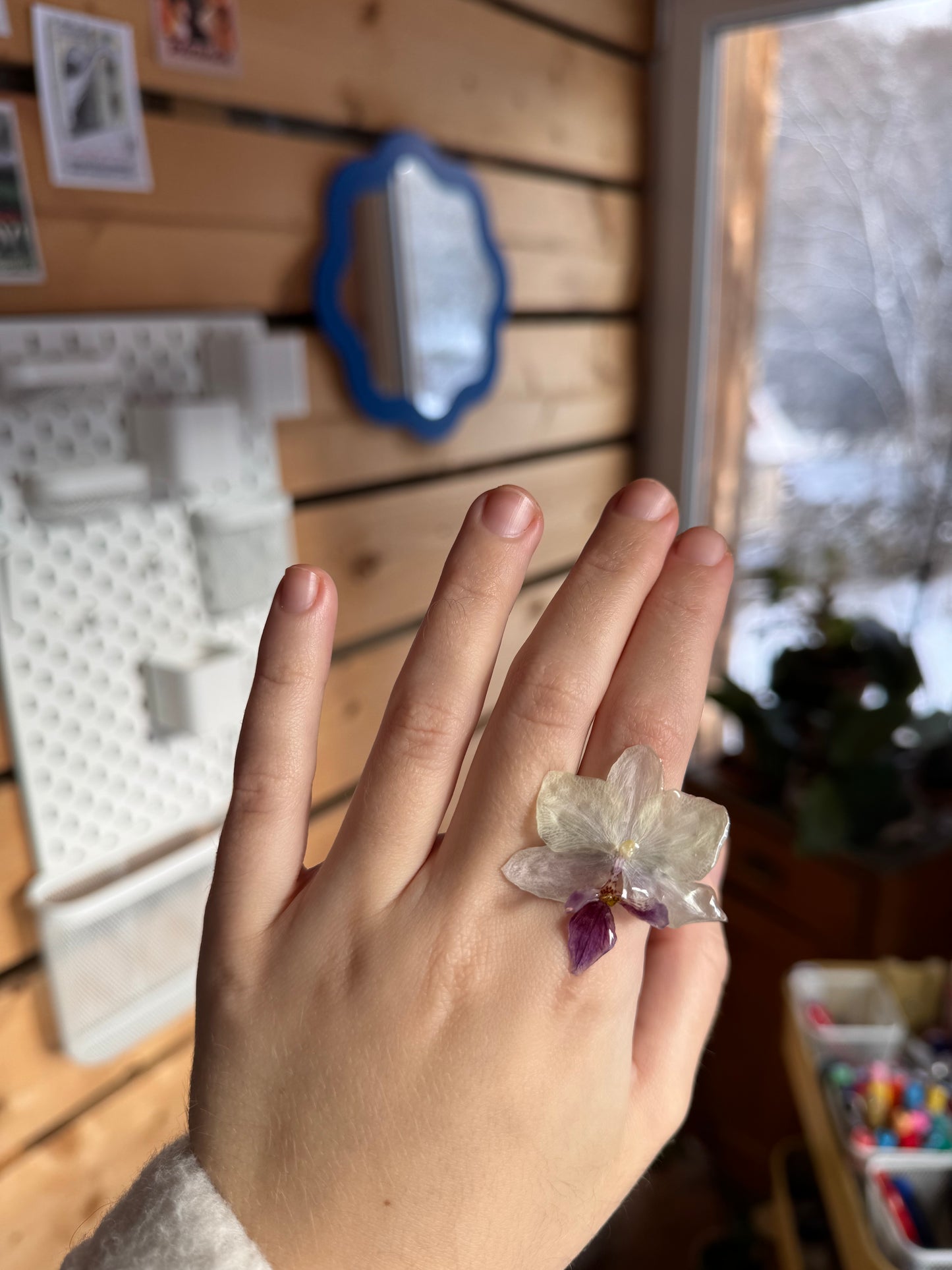 Bílé prsteny orchidej Květinové šperky Ručně vyráběná pravá květina v pryskyřici