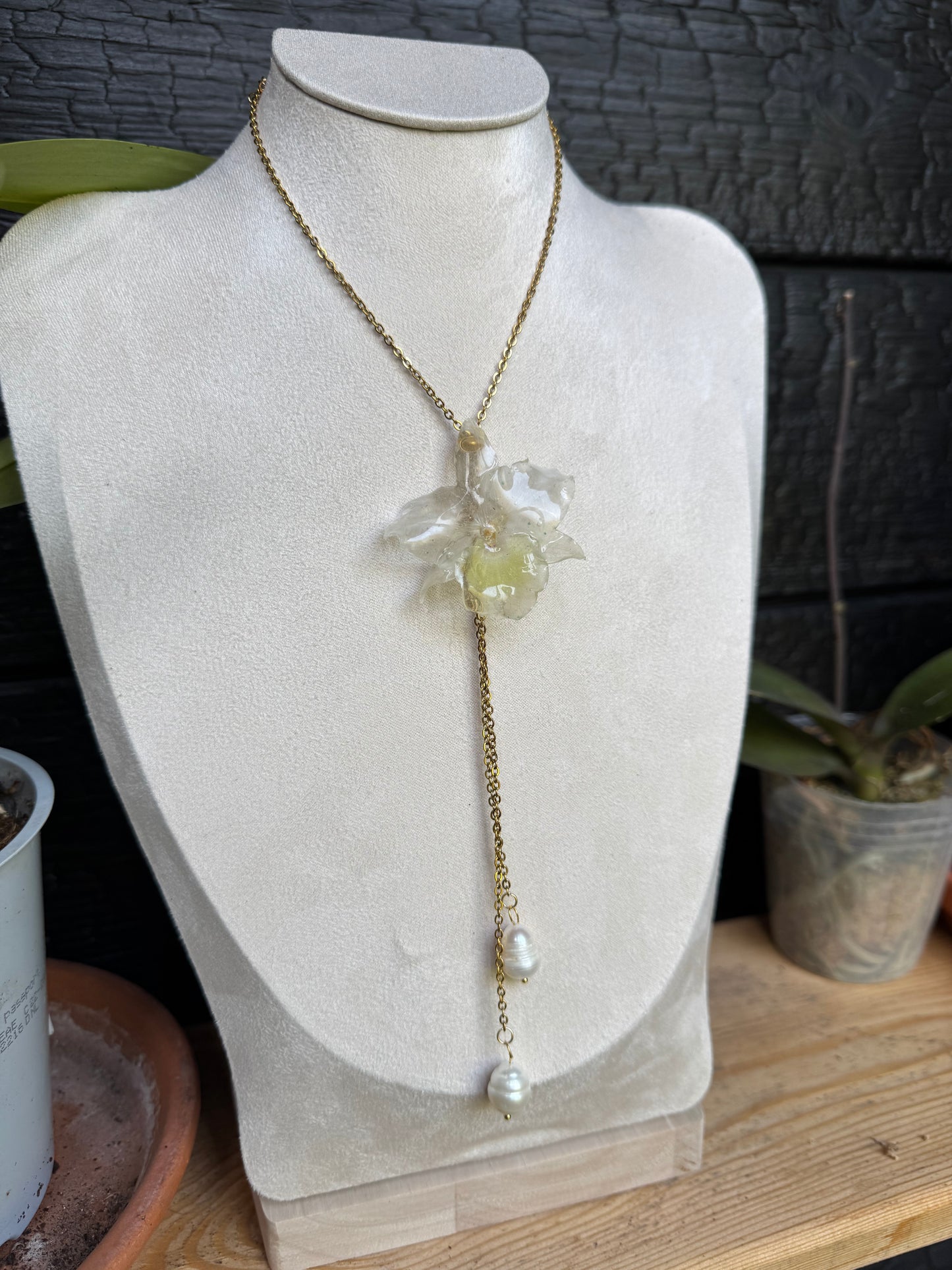 White orchid sliding necklace SYLLIA
