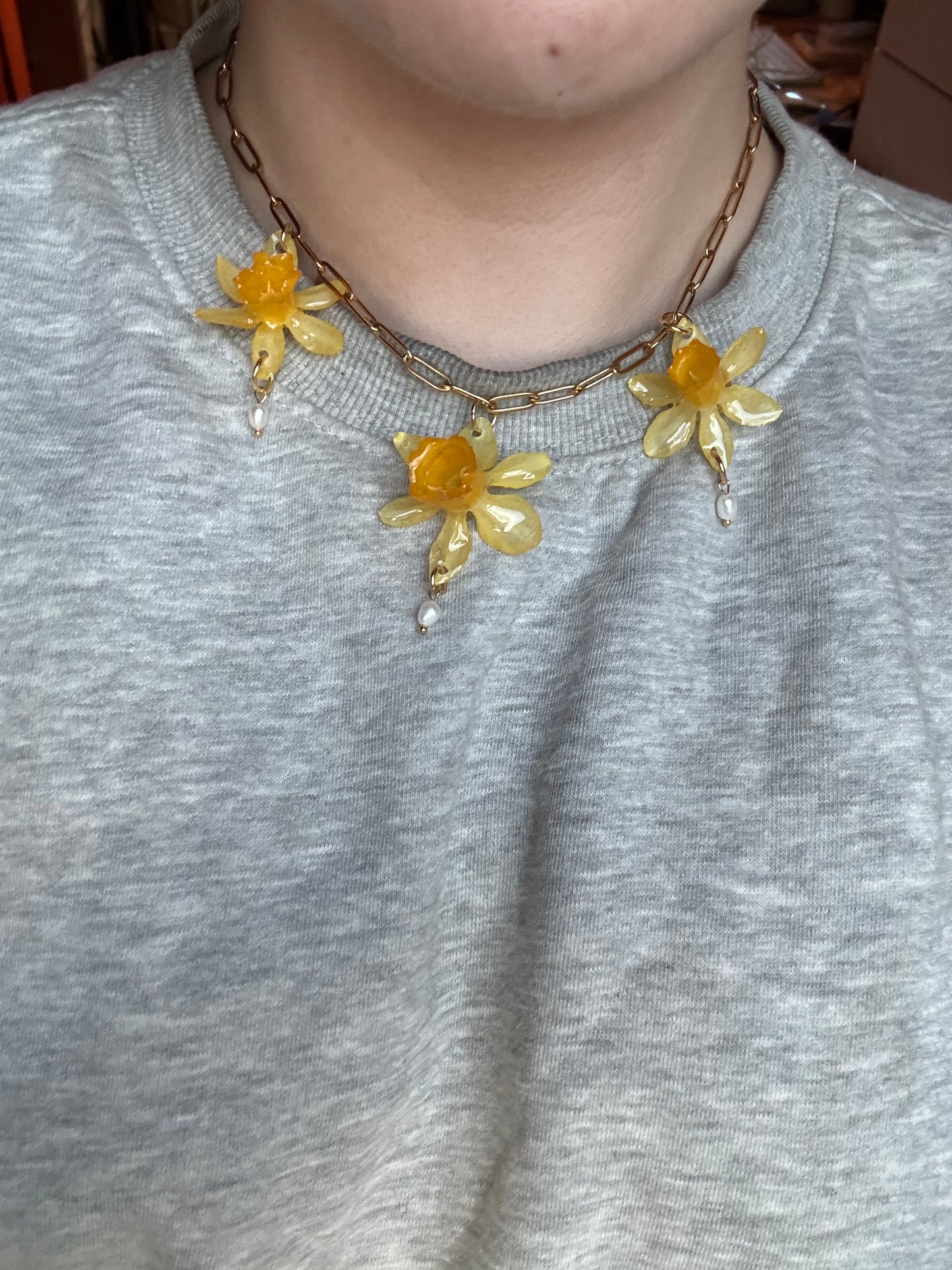 Triple daffodil necklace SYLLIA