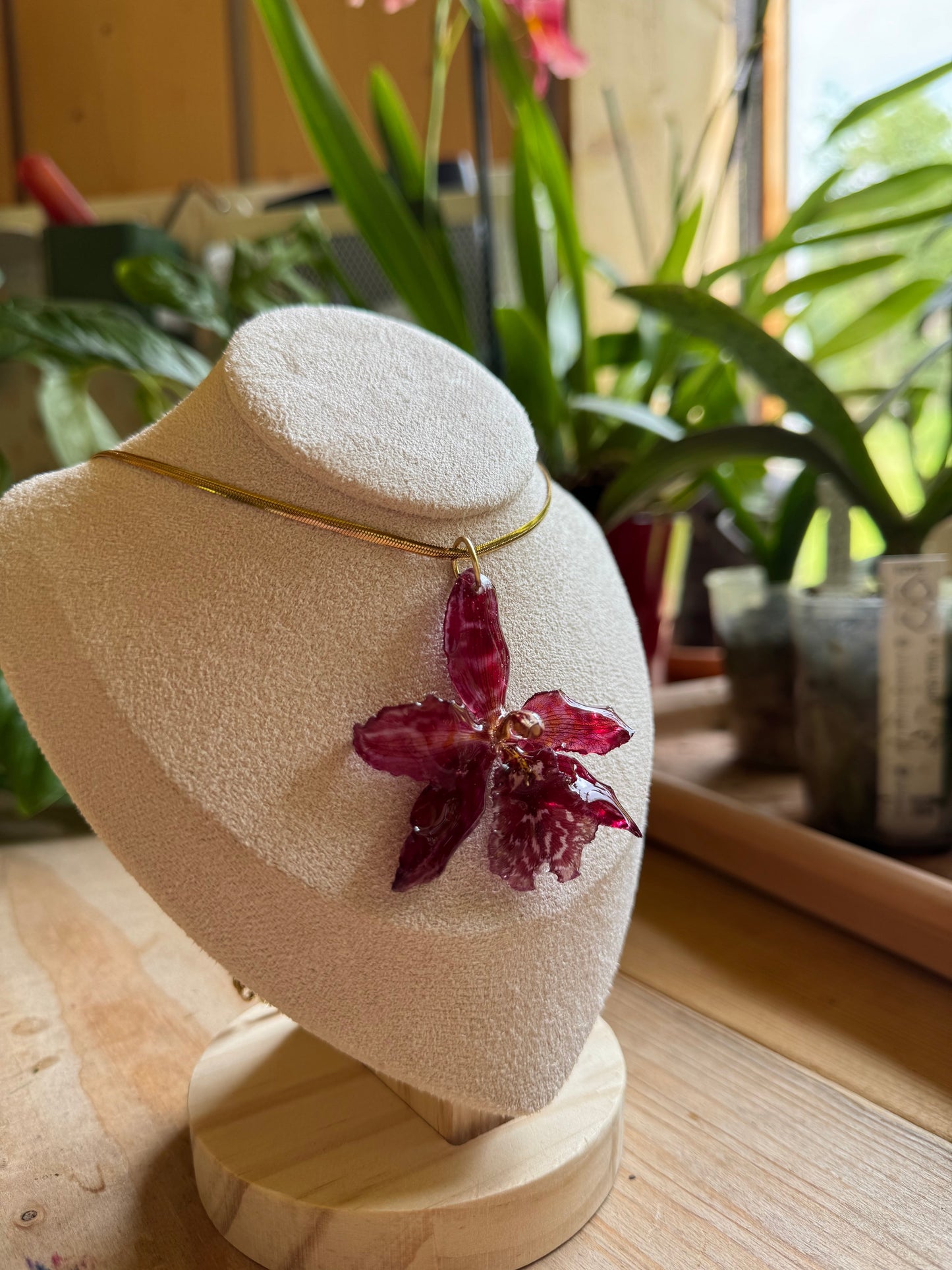 Hybrid orchid necklace SYLLIA