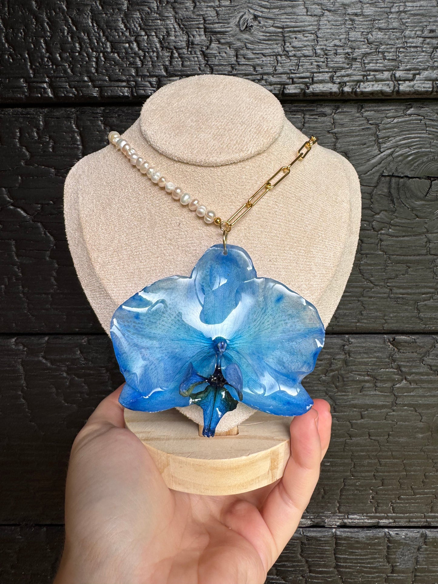 Blue orchid pearl necklace SYLLIA