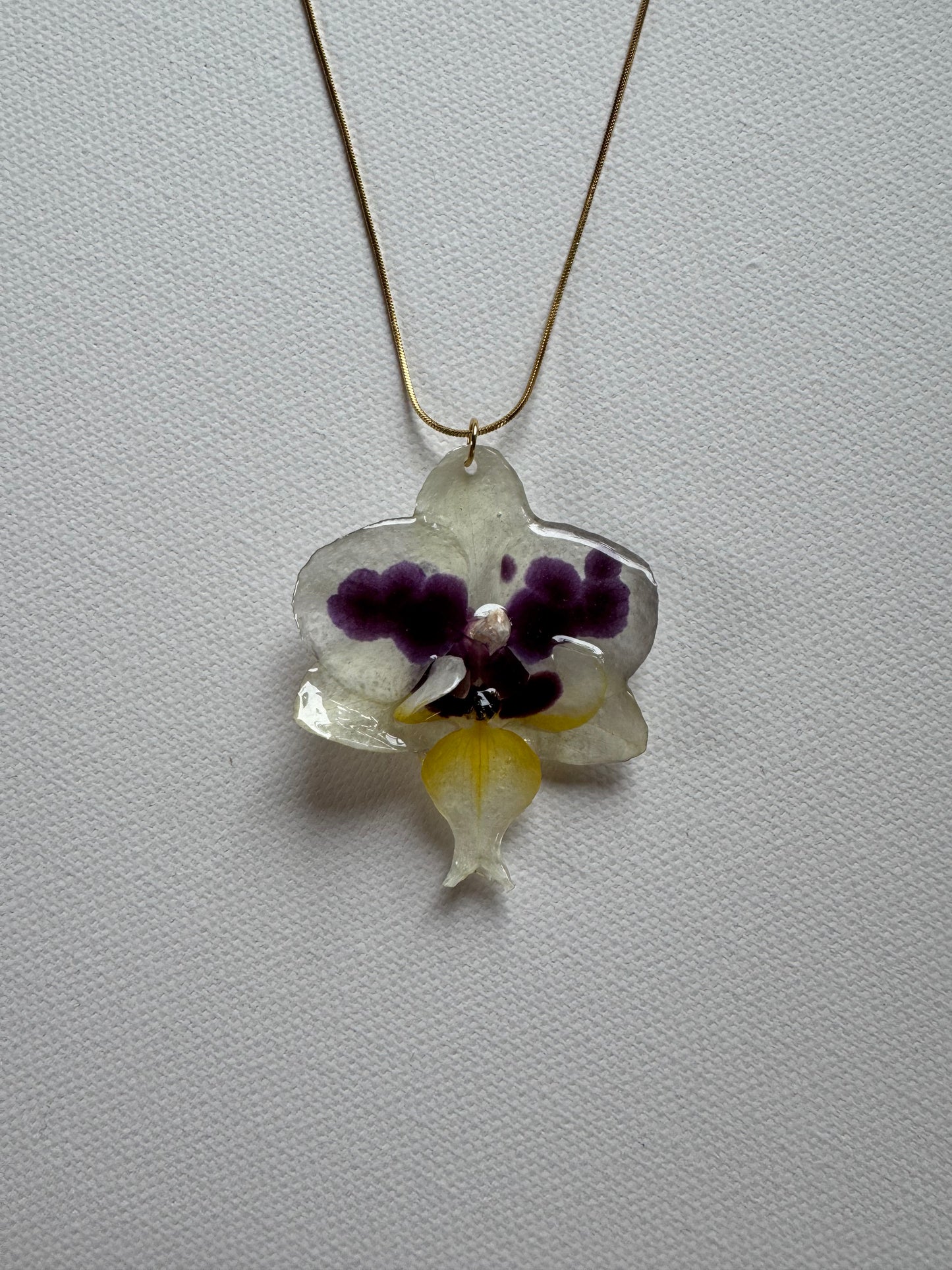Dotted white orchid necklace