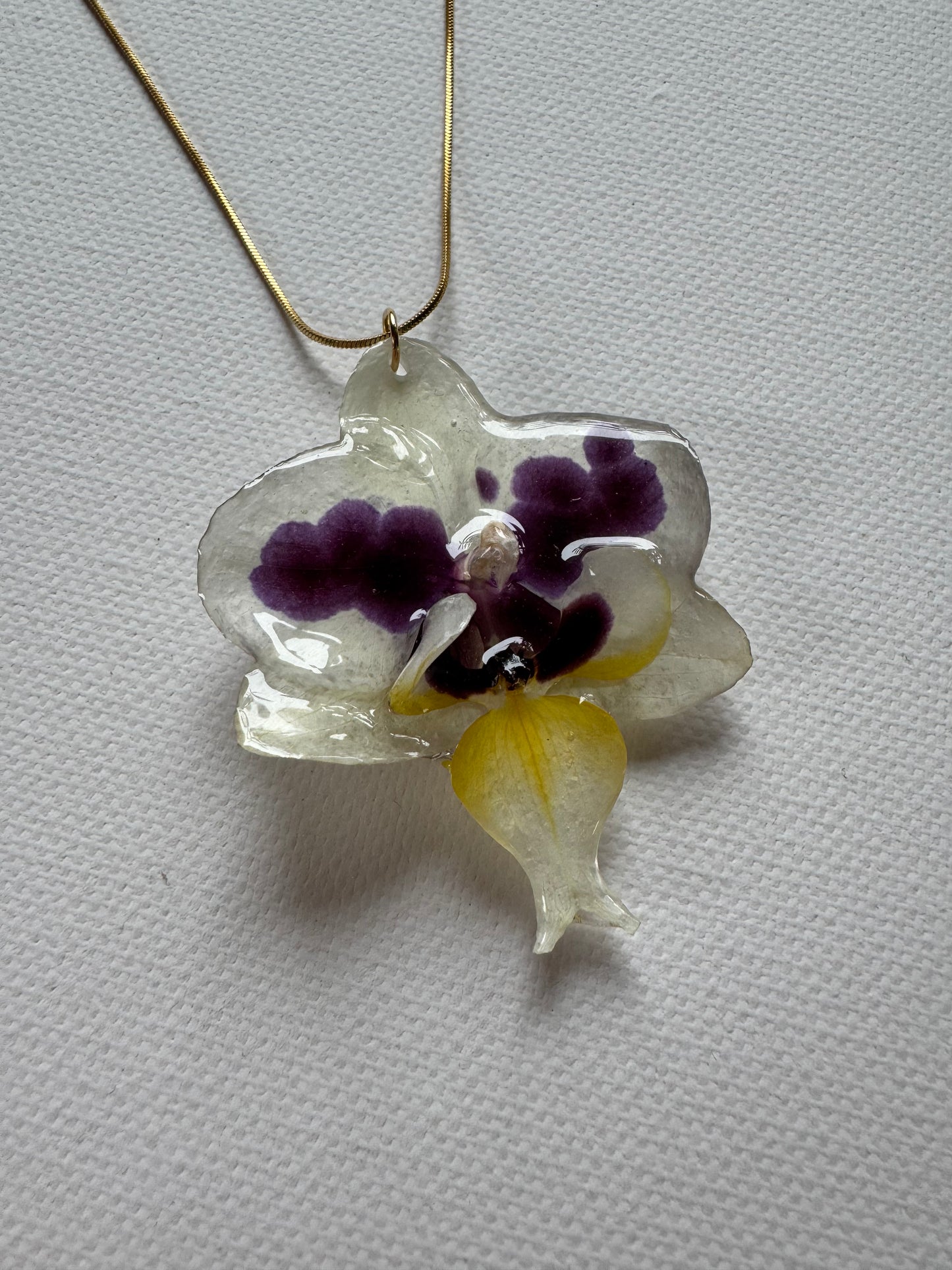 Dotted white orchid necklace