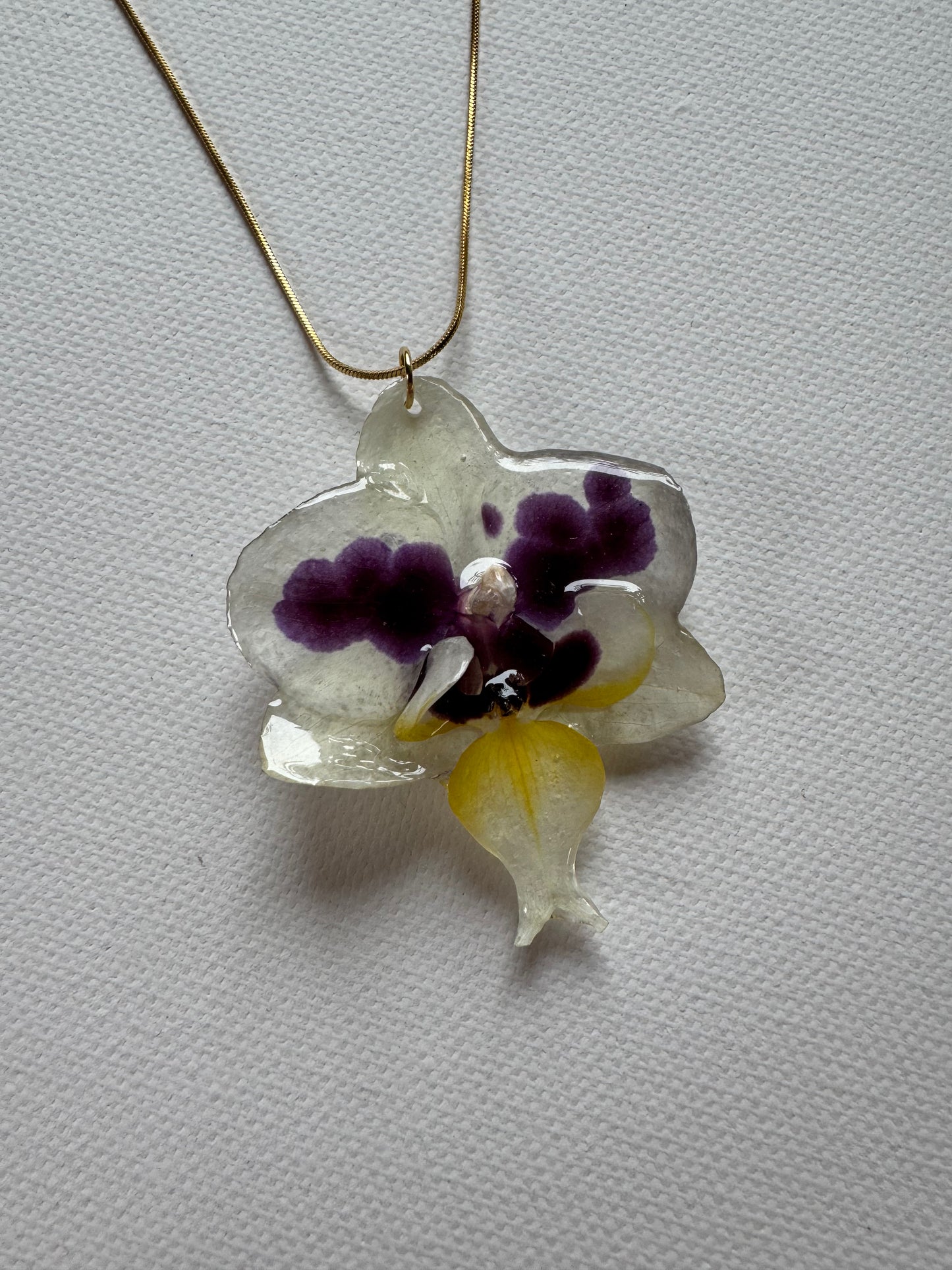 Dotted white orchid necklace