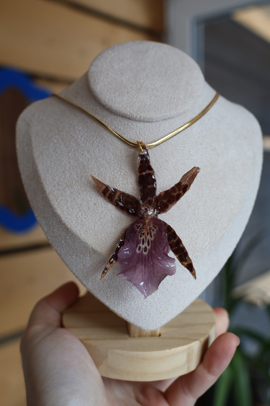 Dotted orchid necklace SYLLIA