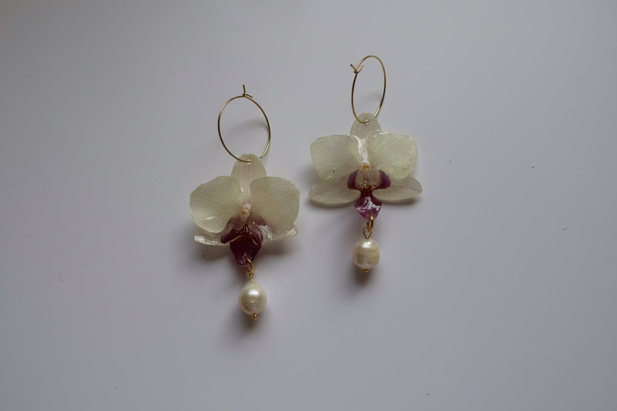 White orchid earrings with pearls SYLLIA