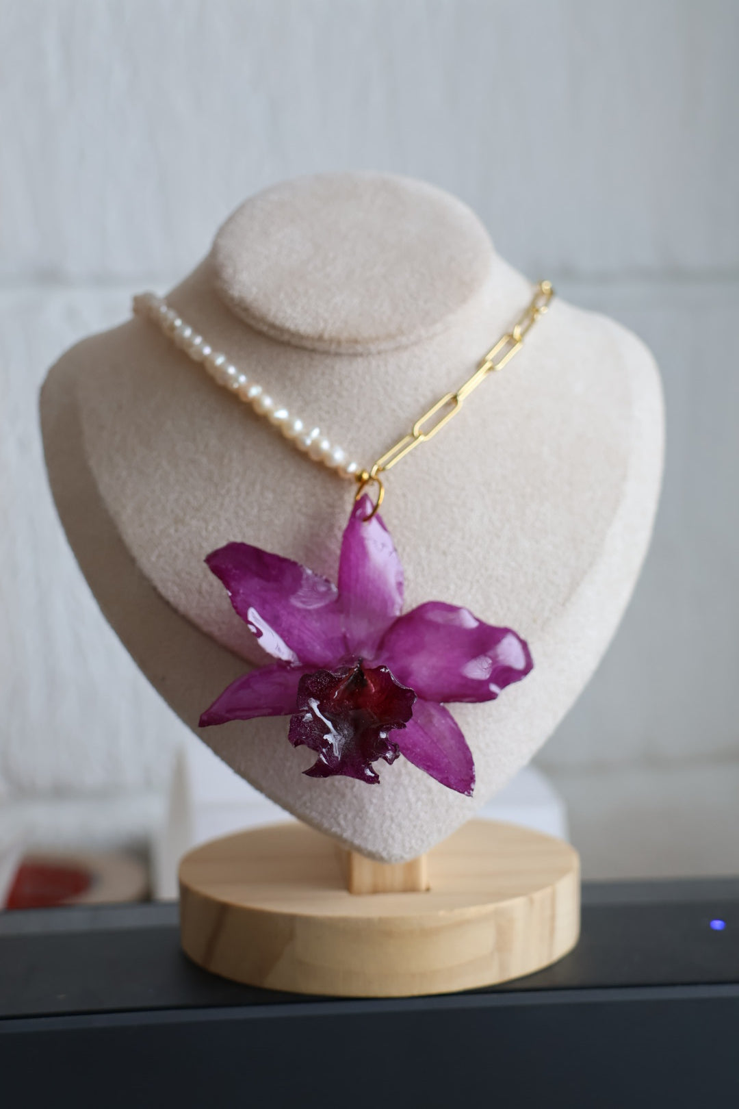 Purple orchid pearl necklace SYLLIA
