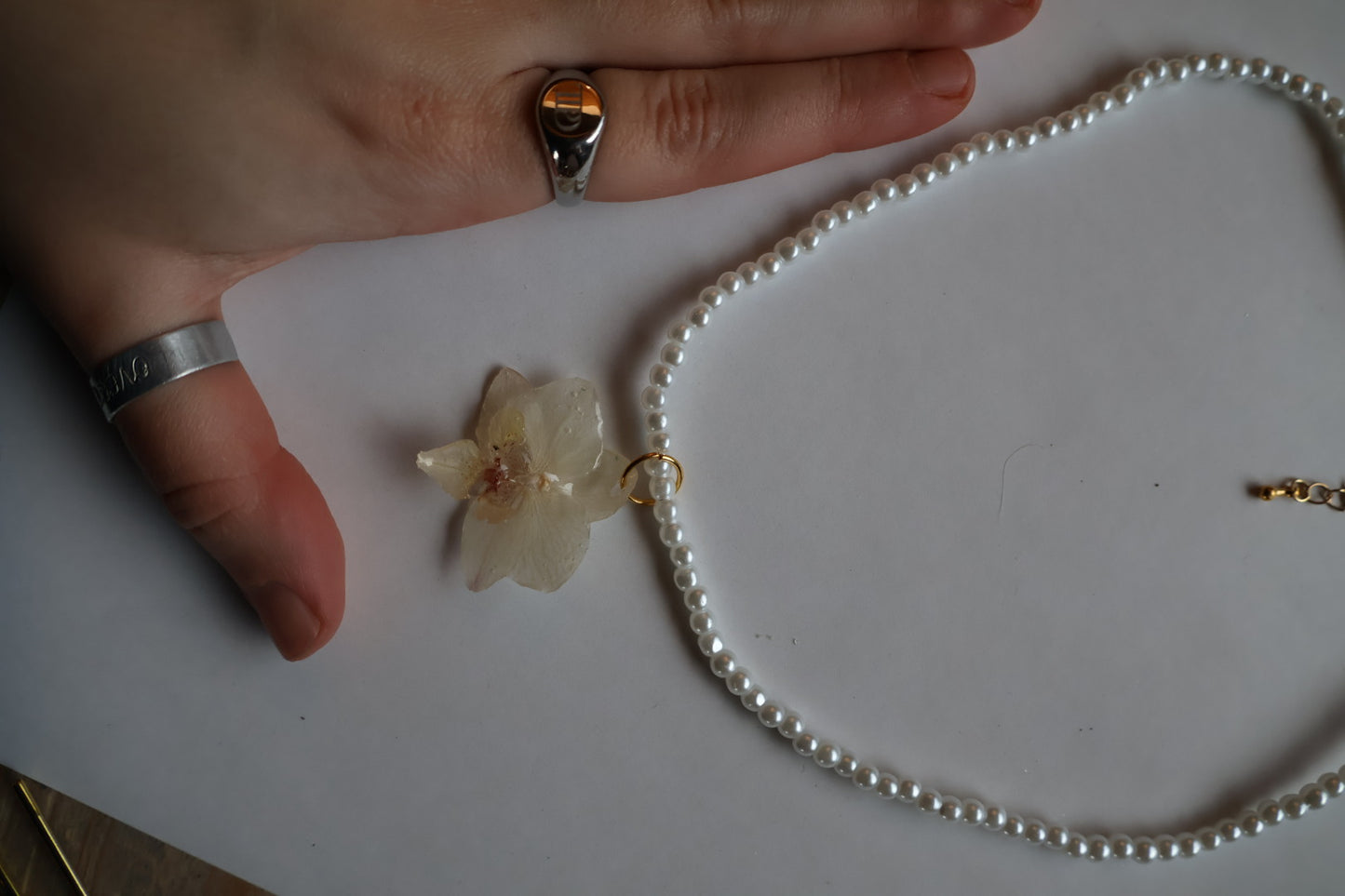 White orchid pearl necklace SYLLIA