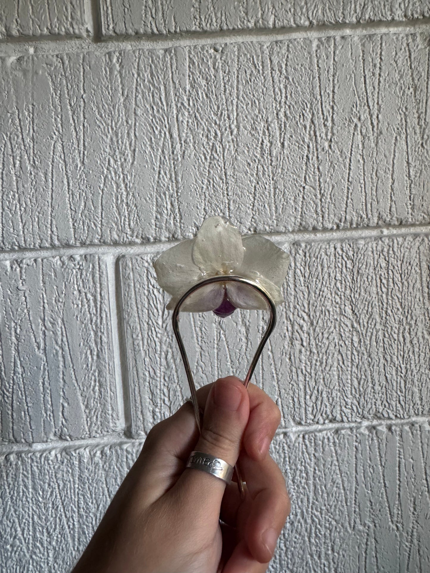Real White Orchid Hairpin – Handmade Botanical Hair Accessory, Bridal Flower Hair Clip SYLLIA
