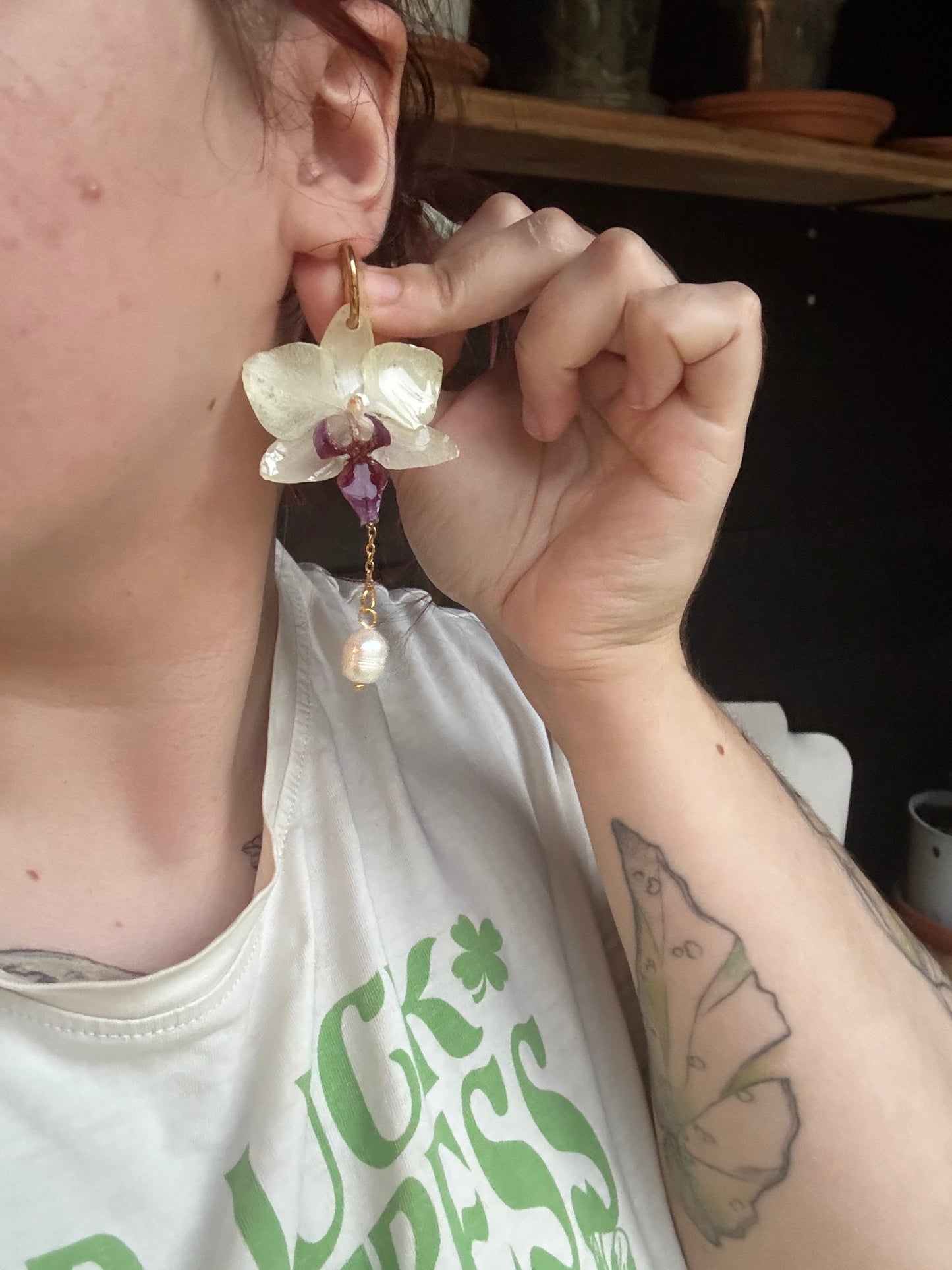 White orchid and pearl earrings SYLLIA
