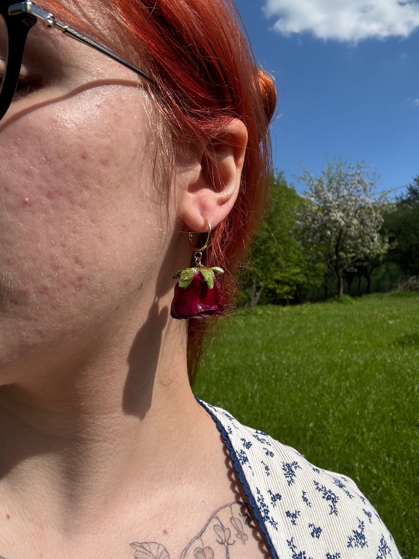 Red rose hoops