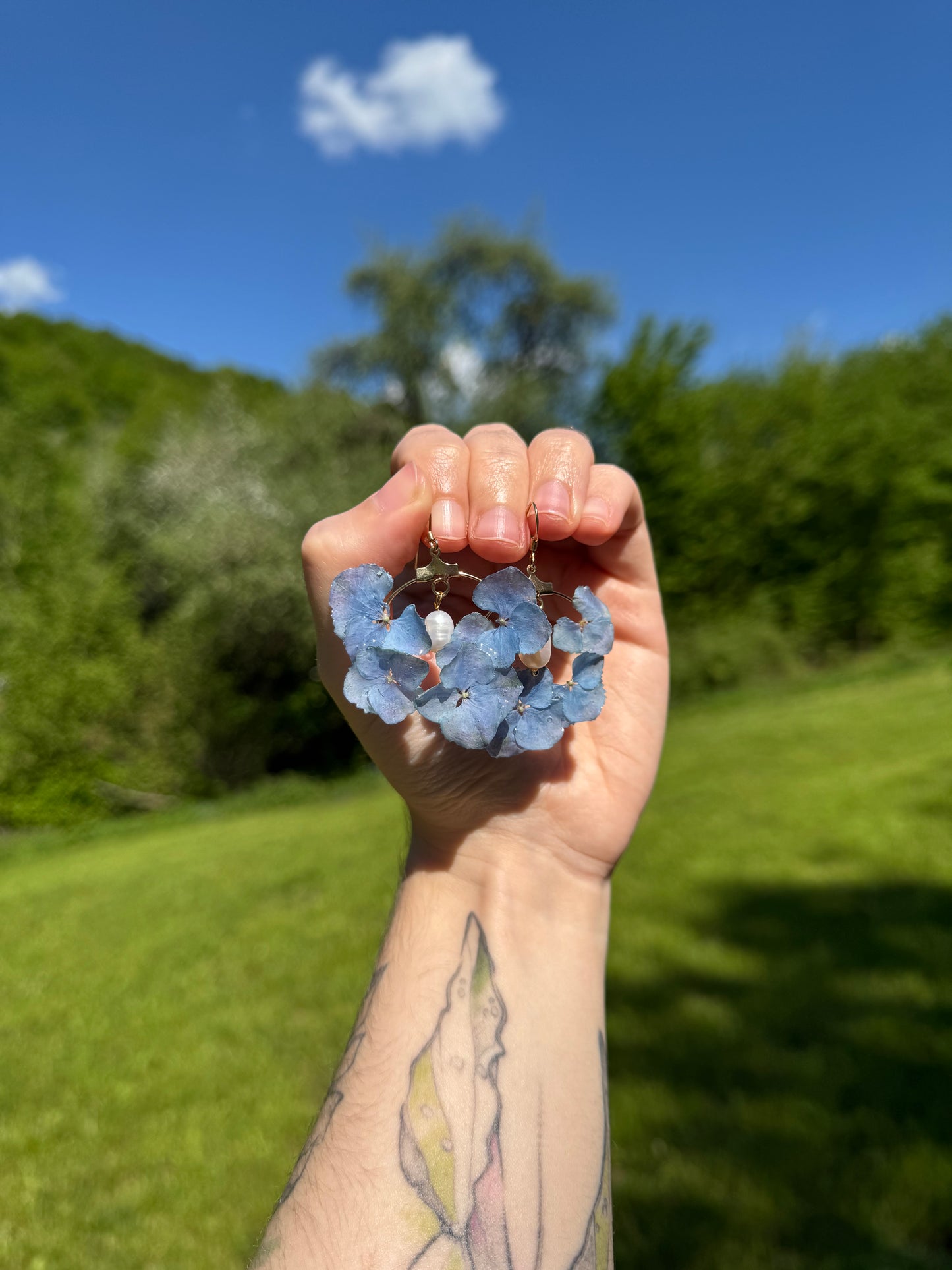 Blue hydrangeas hoops with pearl