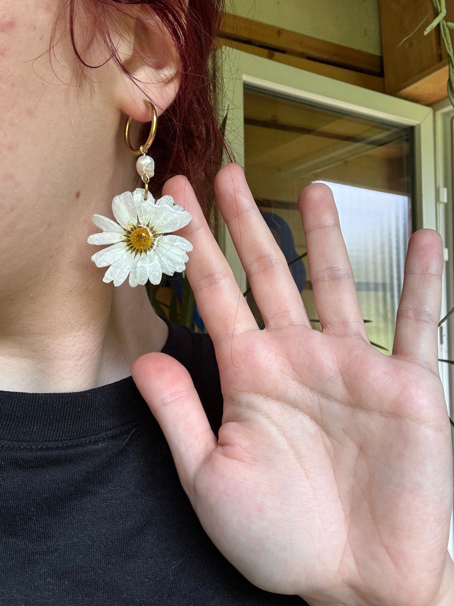 Real Daisy Flower Earrings – Handmade Resin Jewelry for Nature Lovers