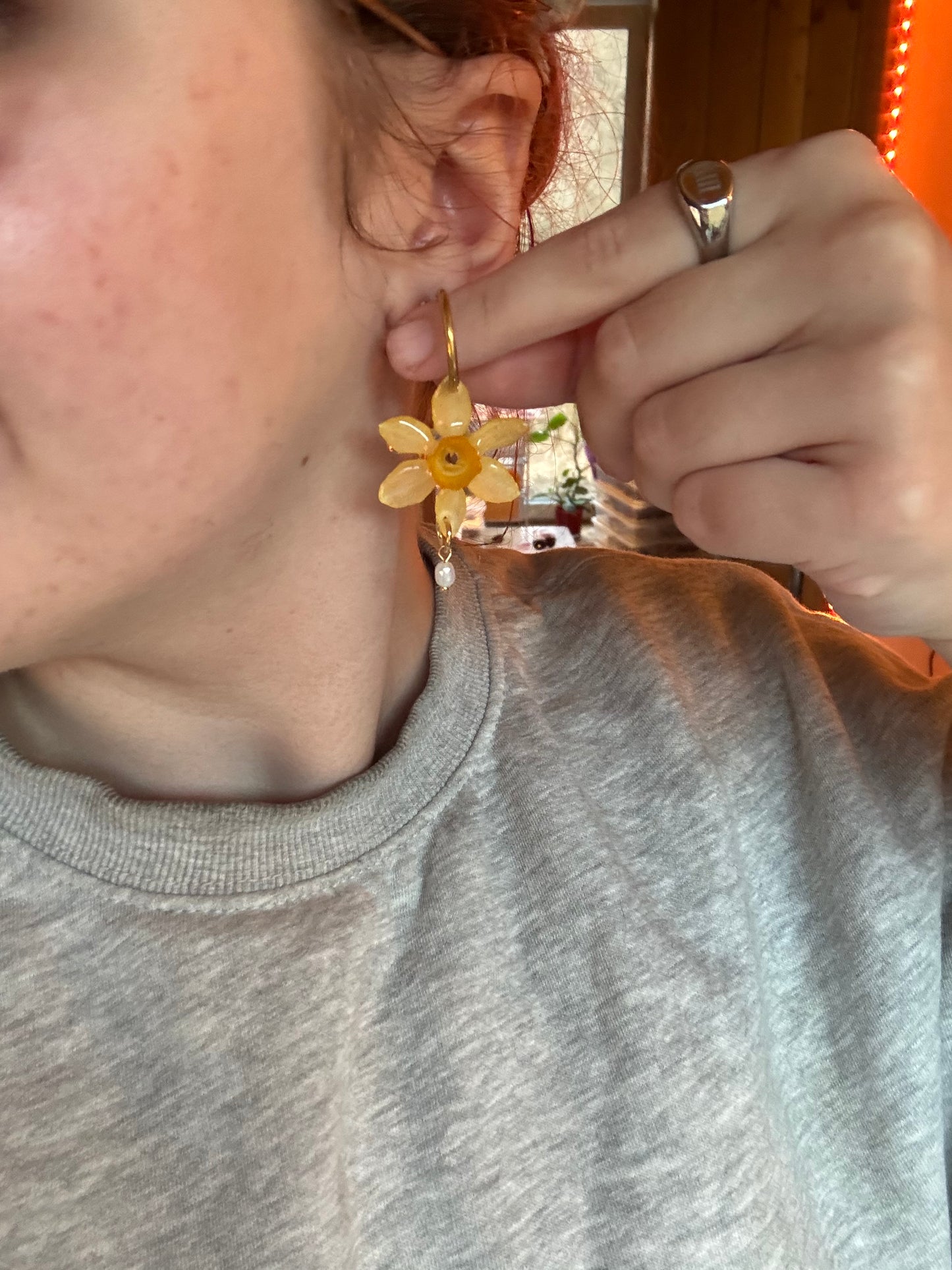 Daffodil earrings with pearls SYLLIA