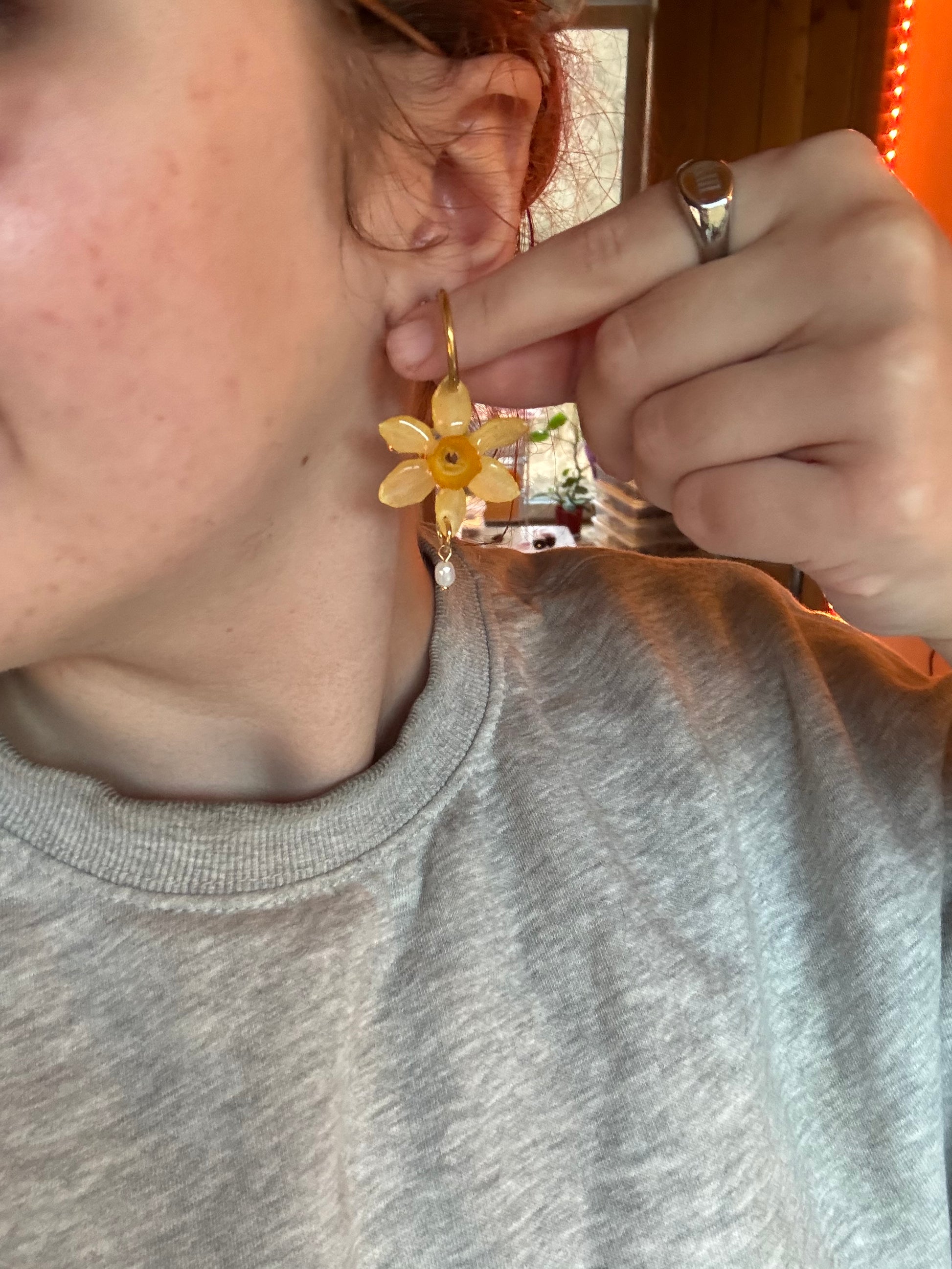 Daffodil earrings with pearls SYLLIA