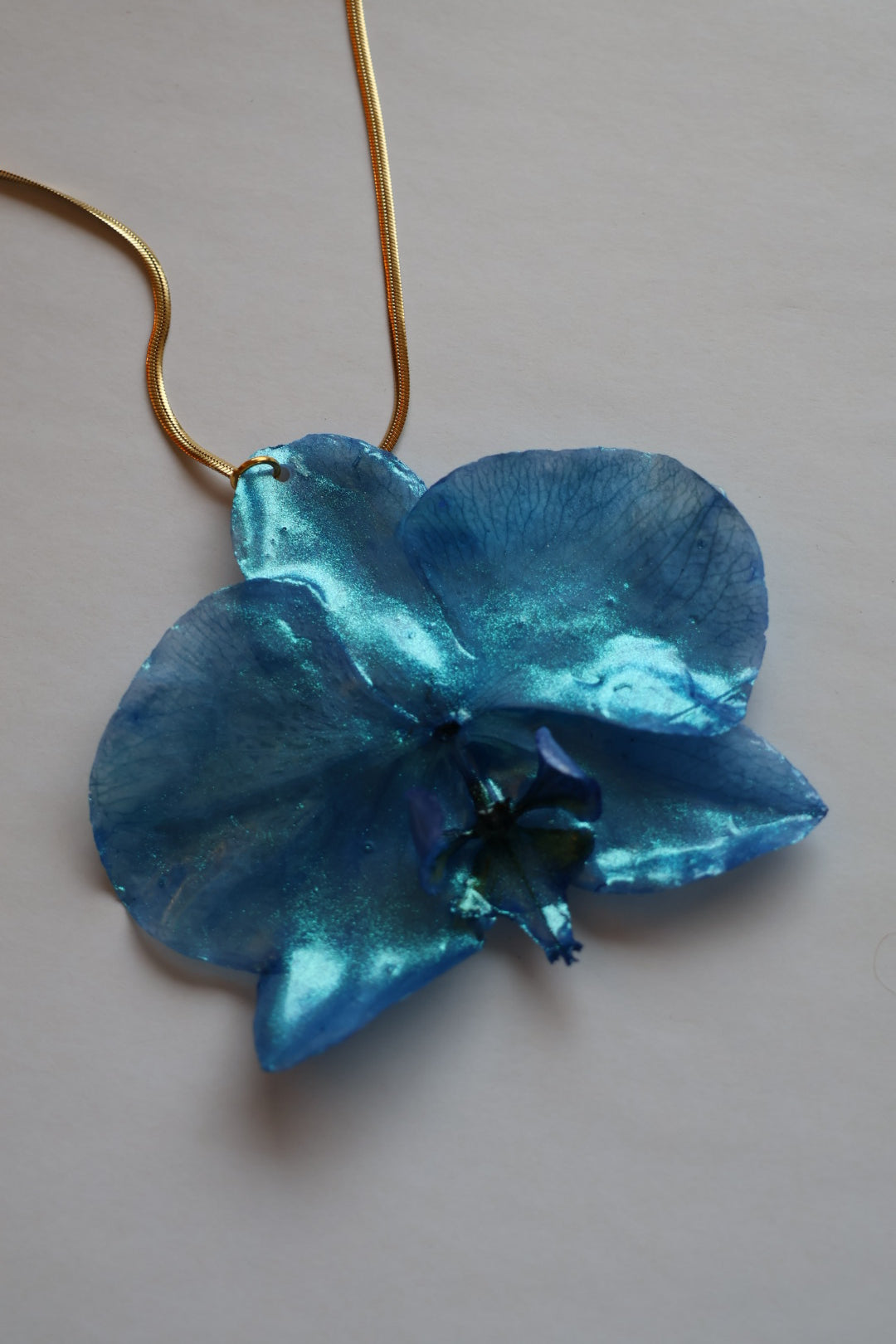 Blue chroma orchid necklace SYLLIA