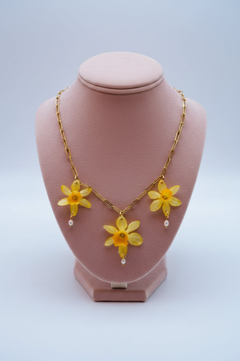 Triple daffodil necklace SYLLIA