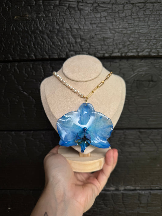 Blue orchid pearl necklace