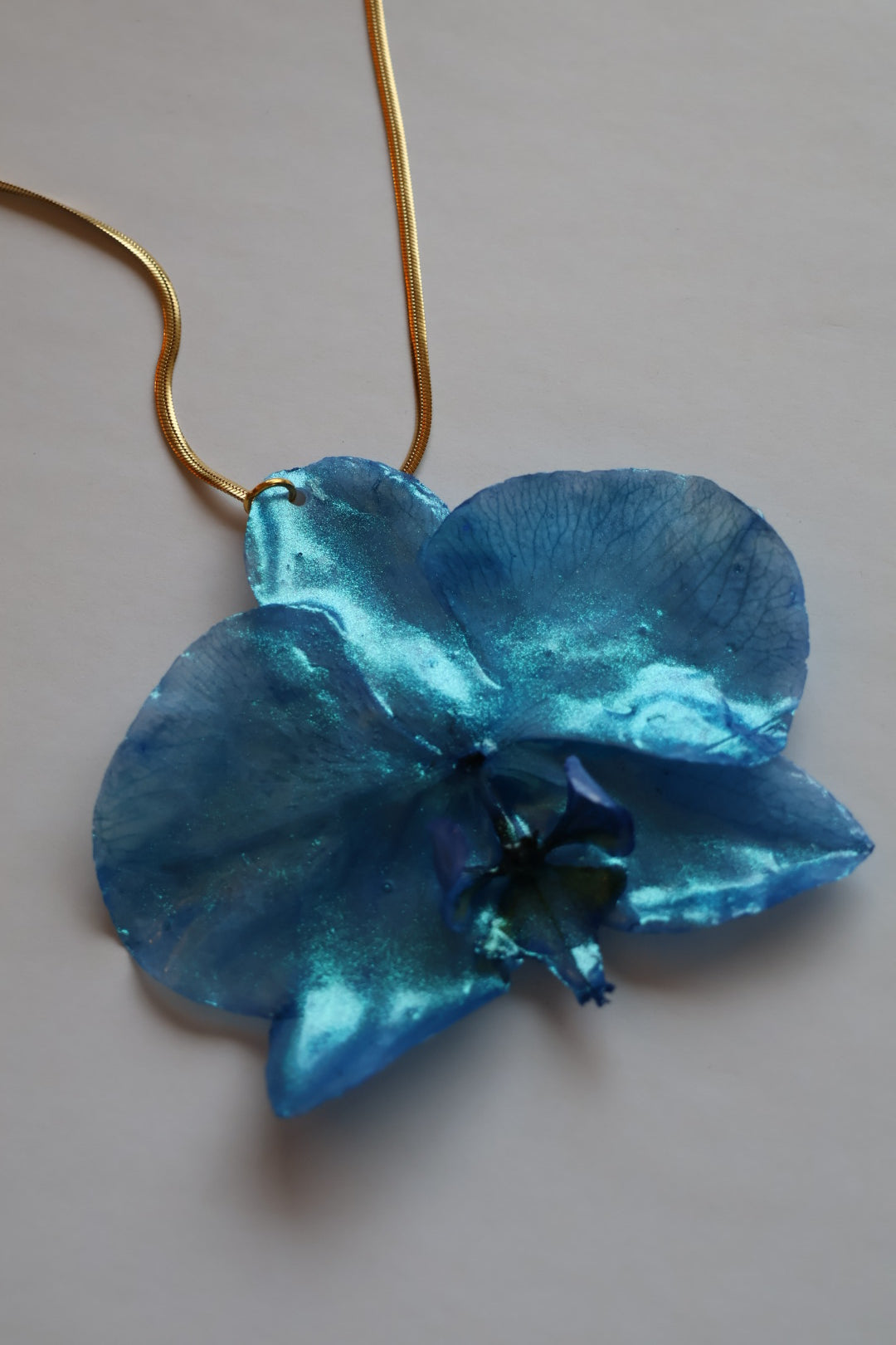 Blue chroma orchid necklace SYLLIA