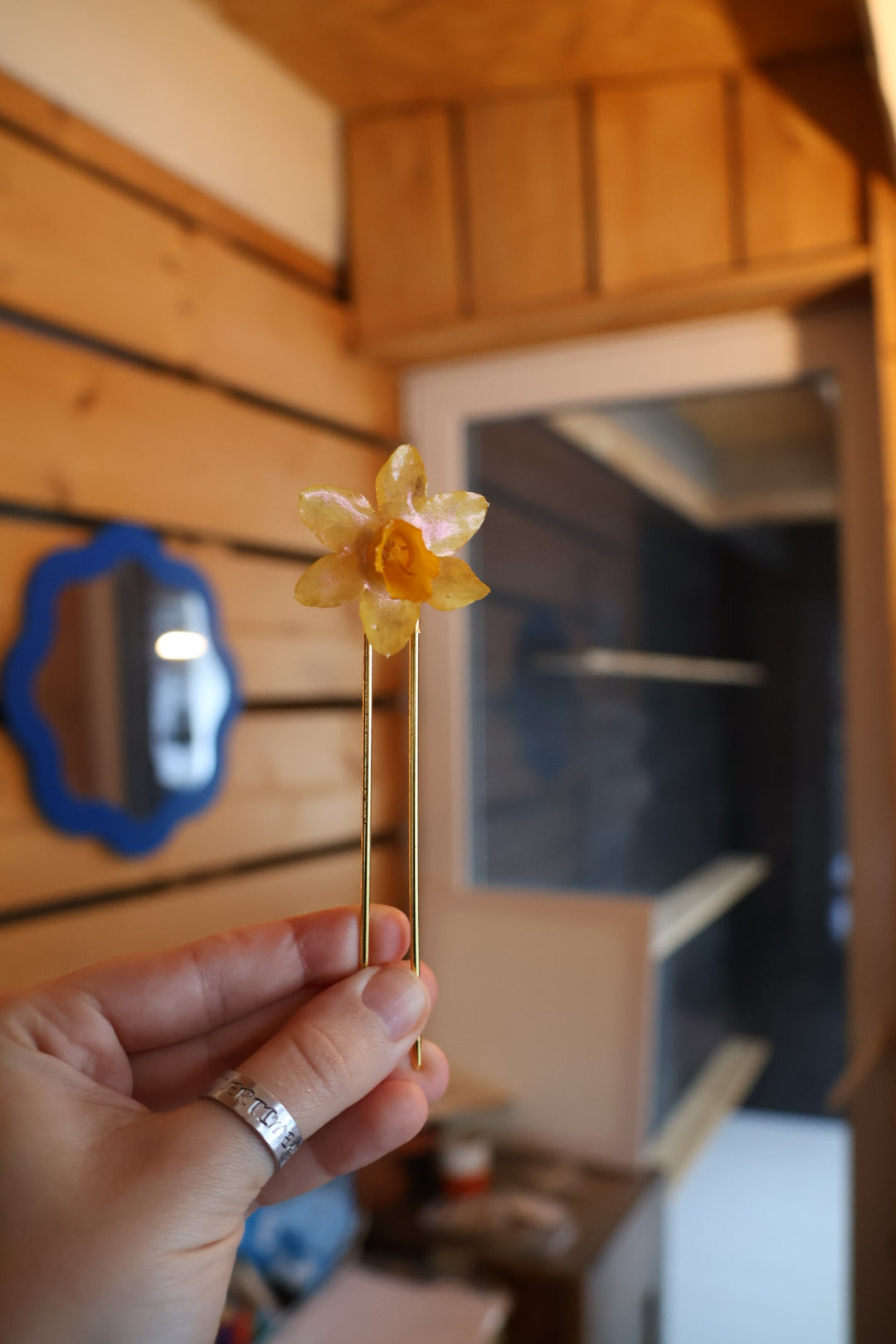 Daffodil hairpin SYLLIA