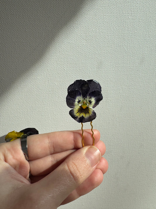 Pansy hairpin