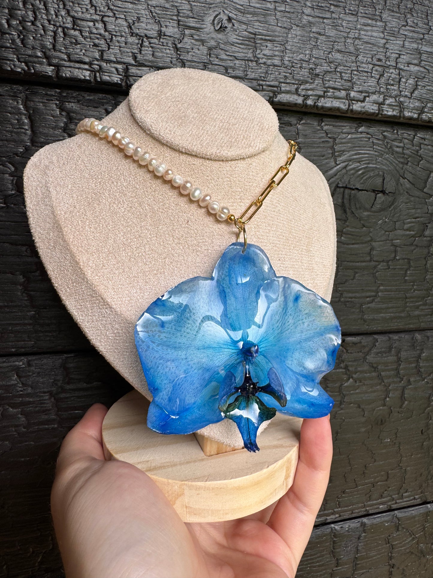 Blue orchid pearl necklace