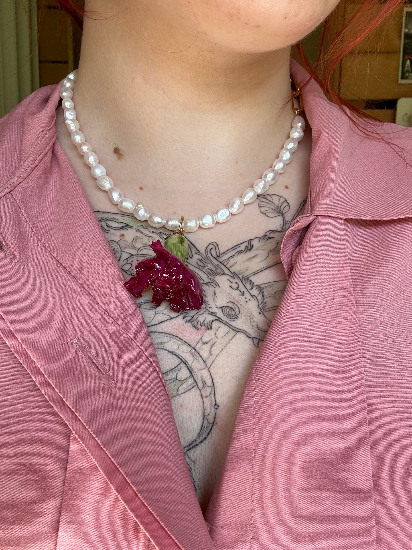 Pink carnations pearl necklace