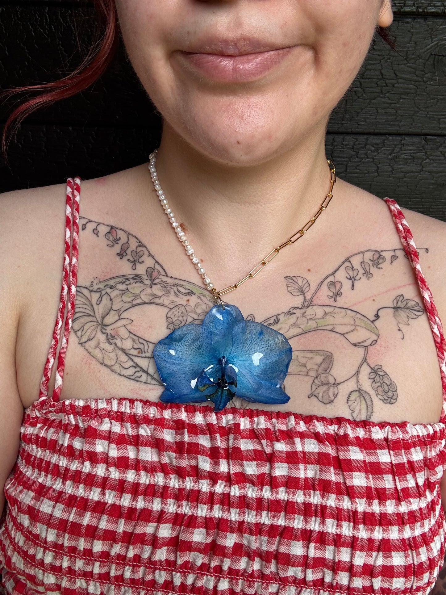 Blue orchid pearl necklace