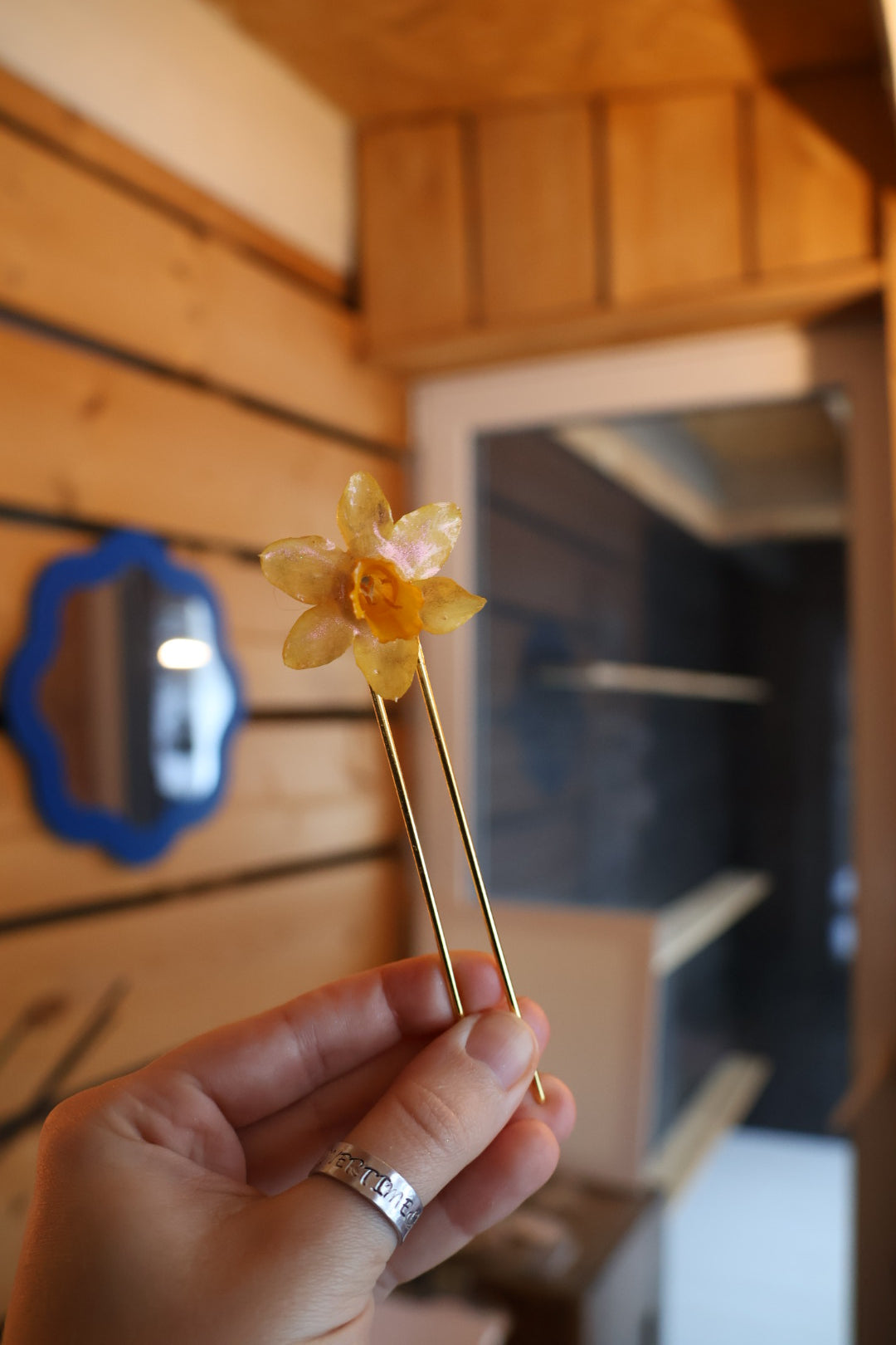Daffodil hairpin SYLLIA