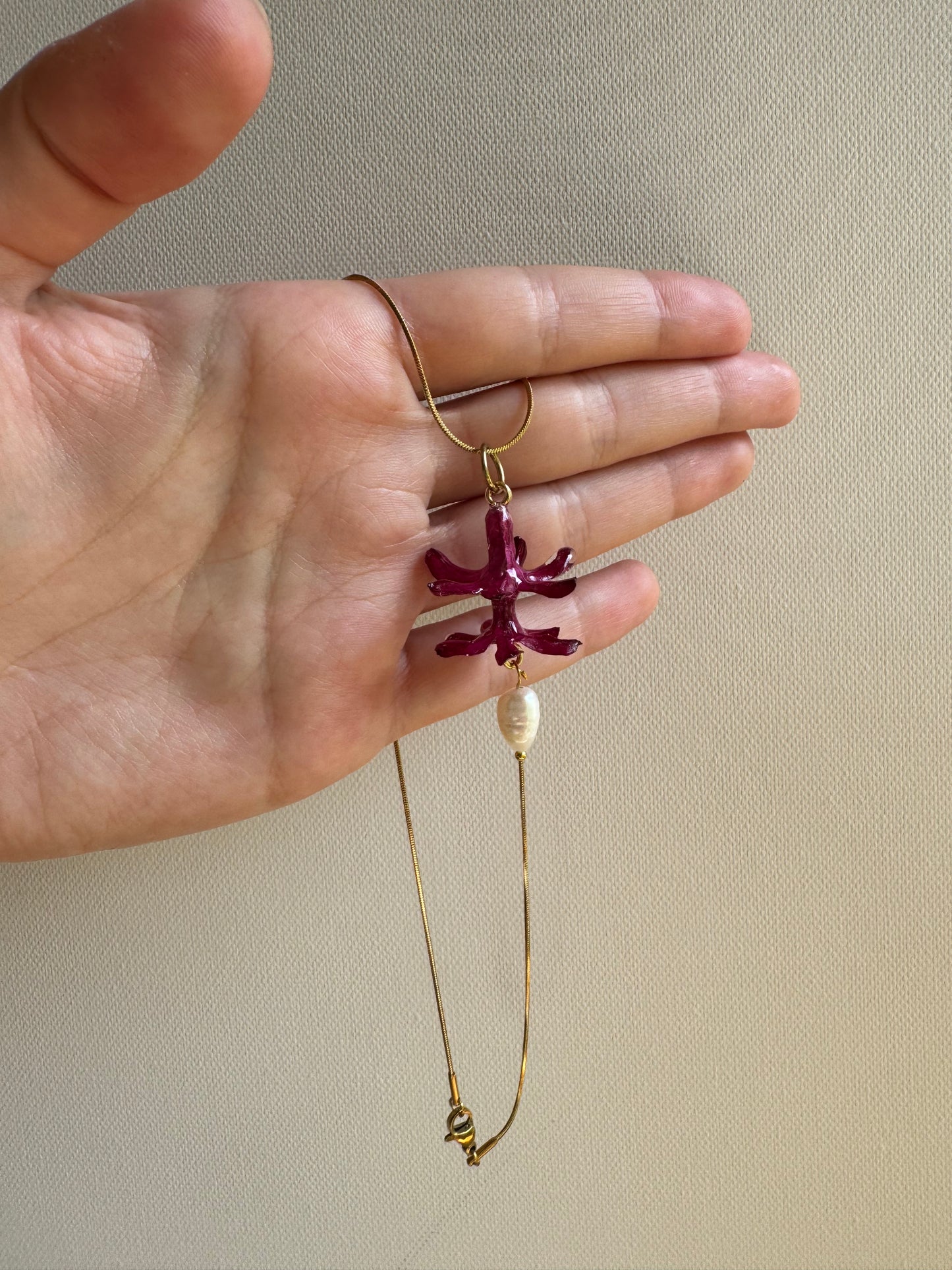 Simple pink hyacinth necklace