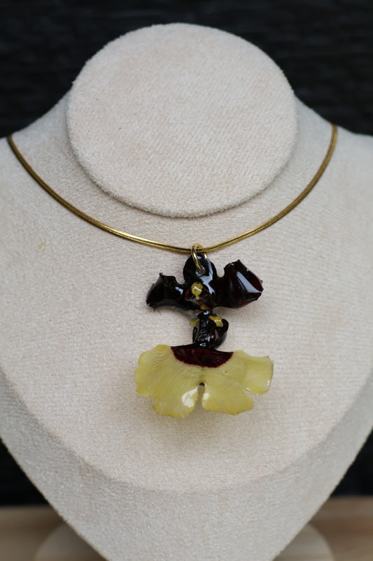 Jiaho queen necklace