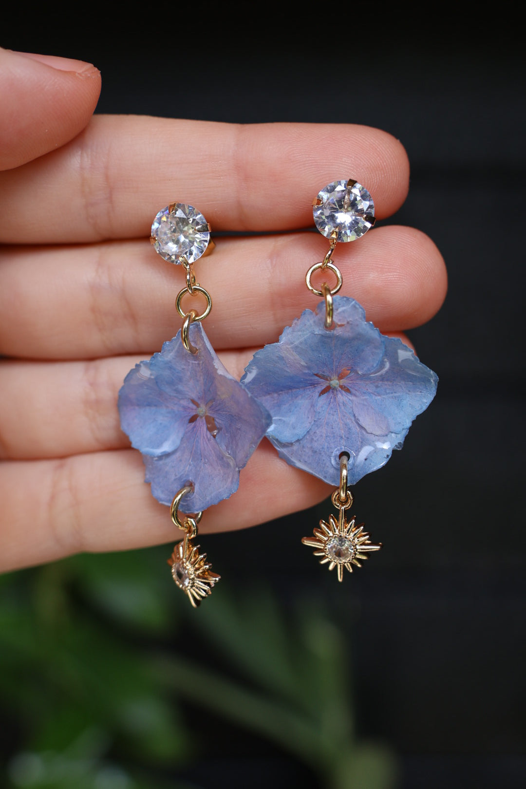 Hydrangea gem studs