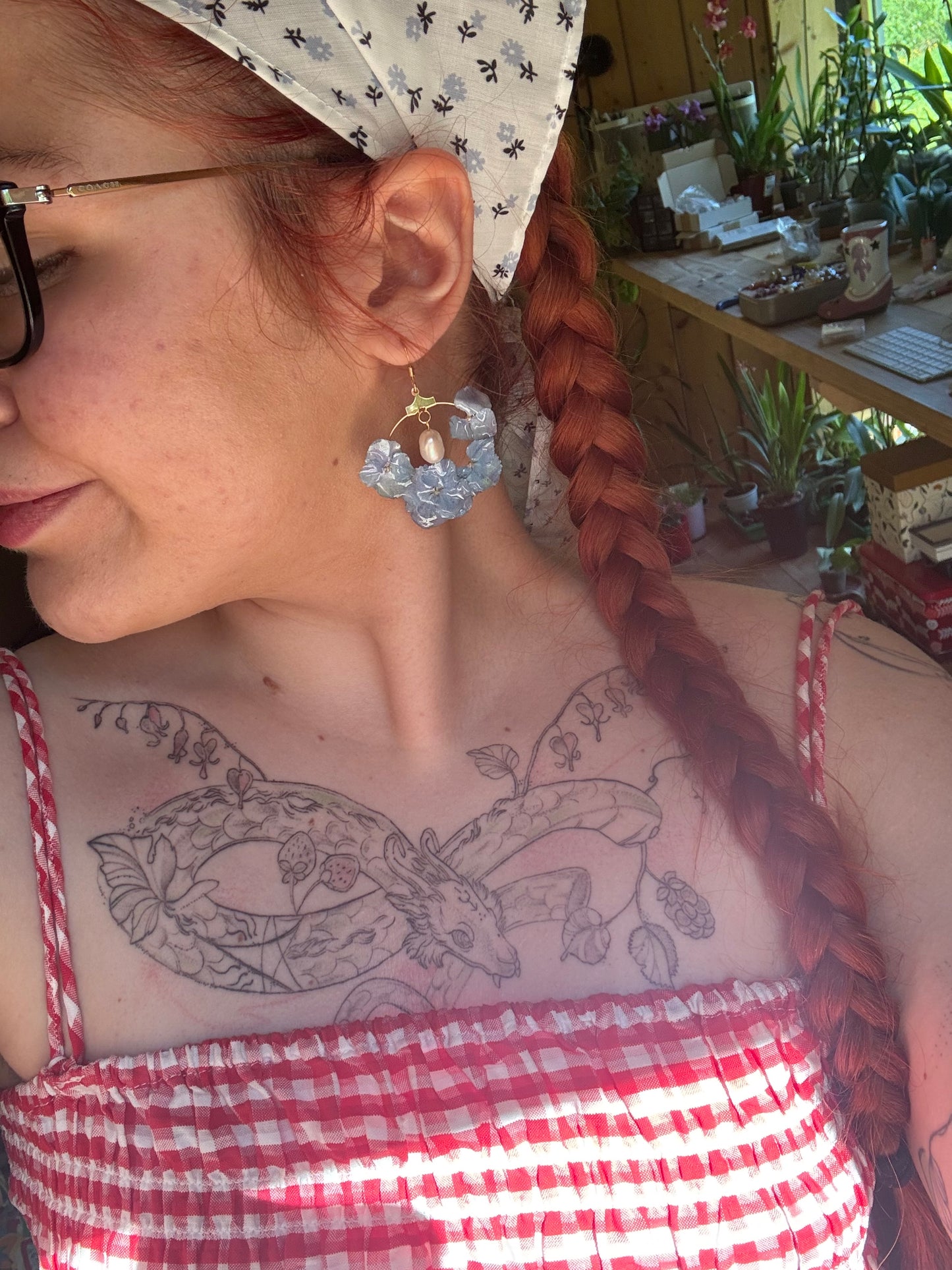 Blue hydrangeas hoops with pearl