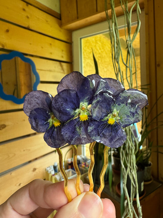 Pansy hairpin