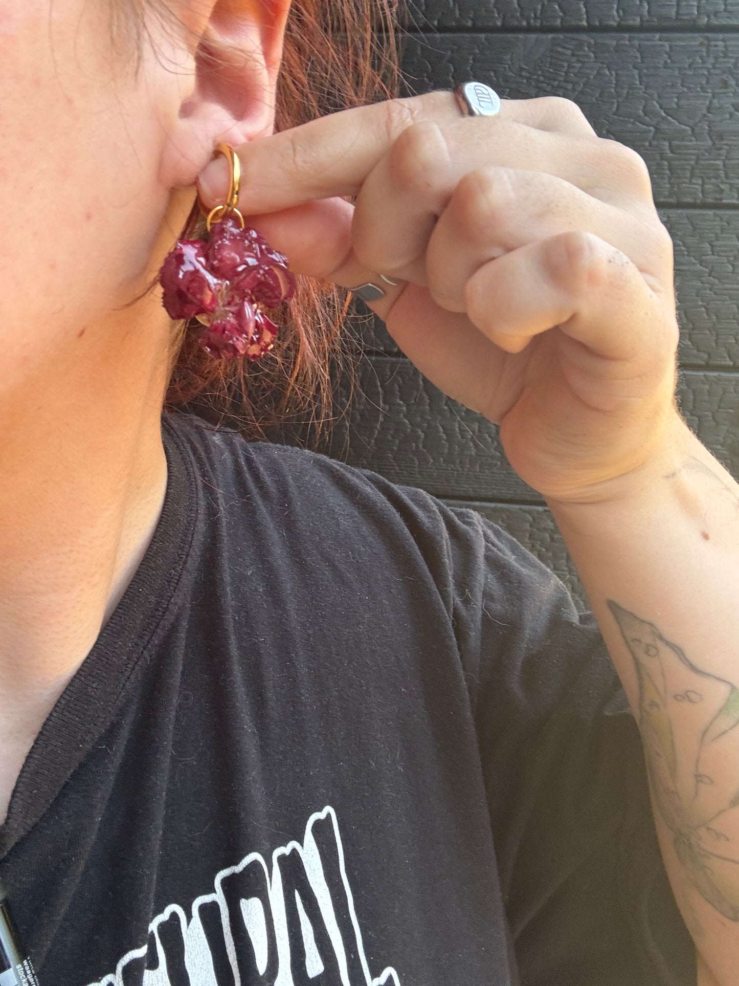 Red carnations hoops SYLLIA