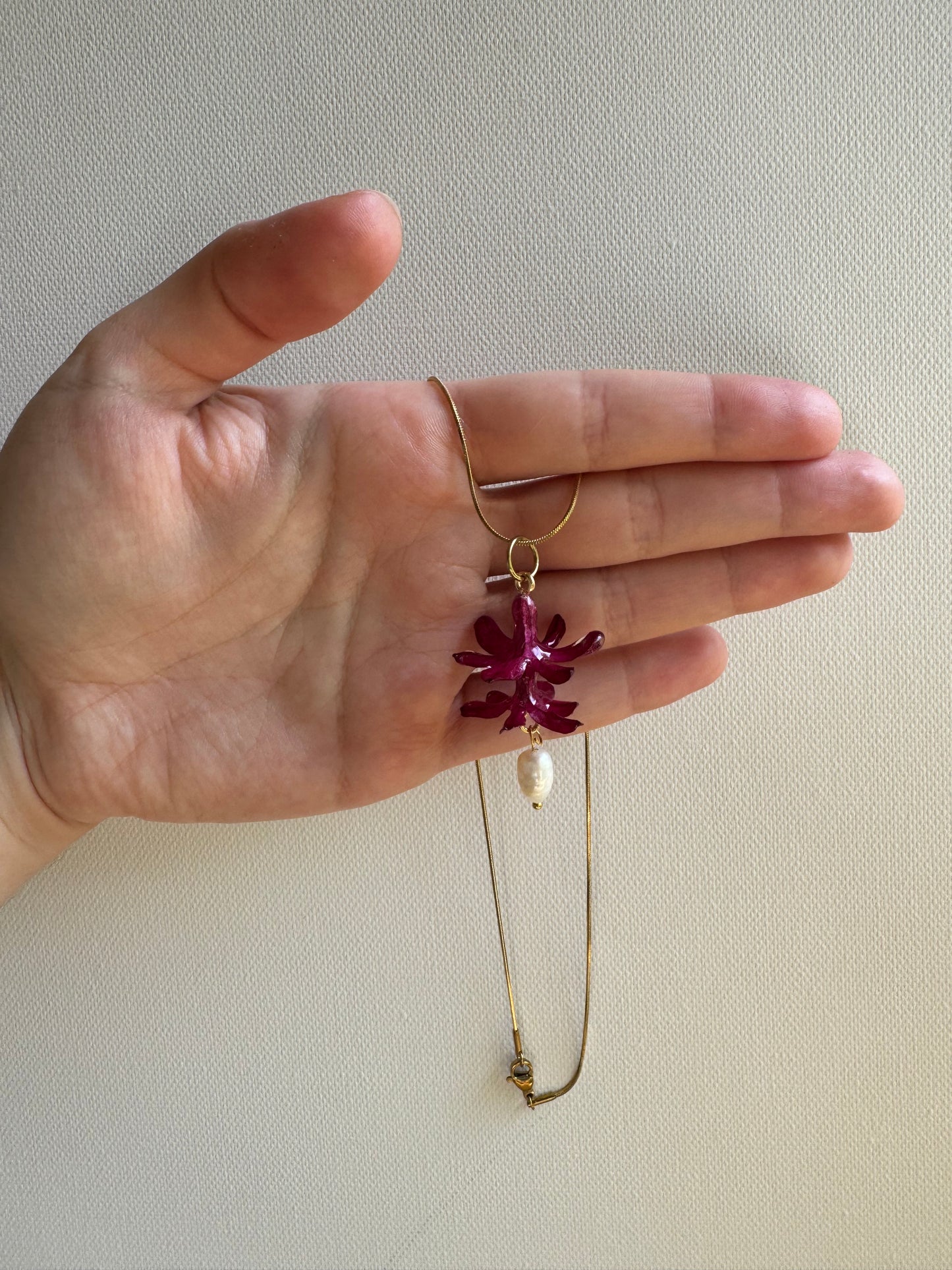 Simple pink hyacinth necklace