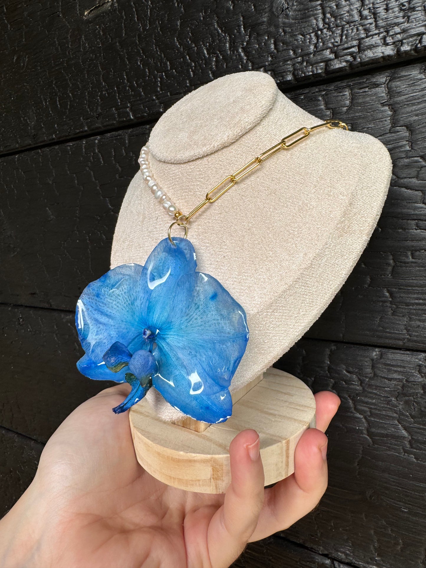 Blue orchid pearl necklace