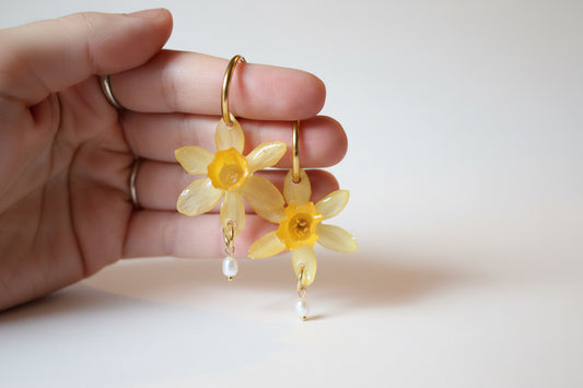 Daffodil earrings with pearls SYLLIA